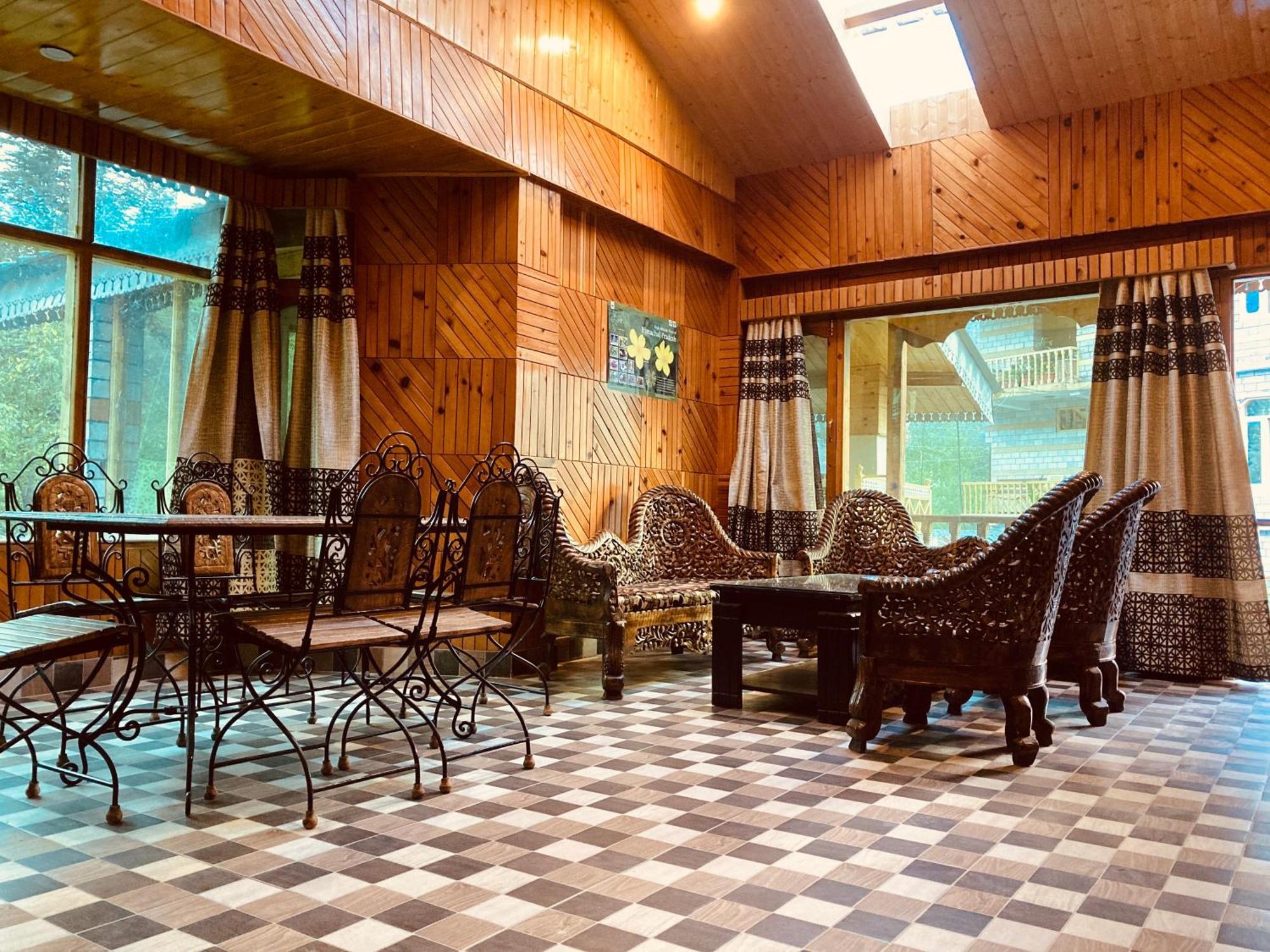 Hotel Woods Cottage, 4*