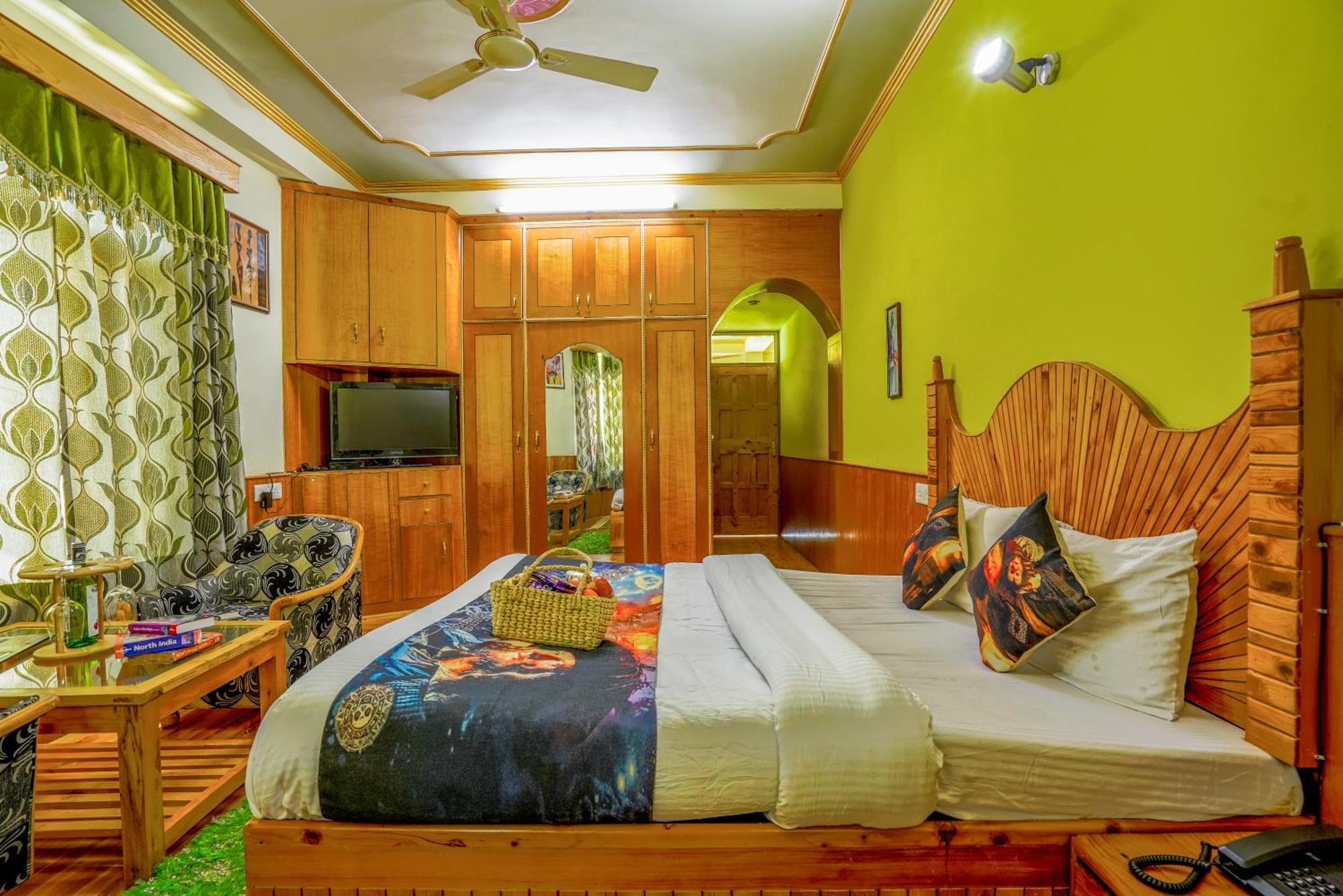 Woods Cottage, Hotel Manali (Himachal Pradesh)