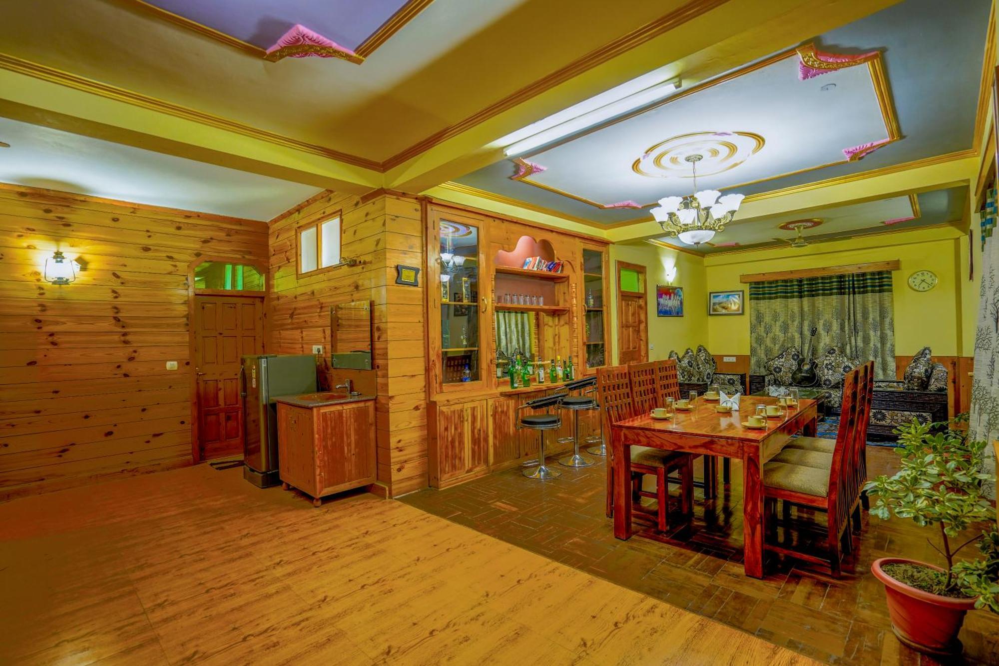 Hotel Woods Cottage, Manali (Himachal Pradesh)