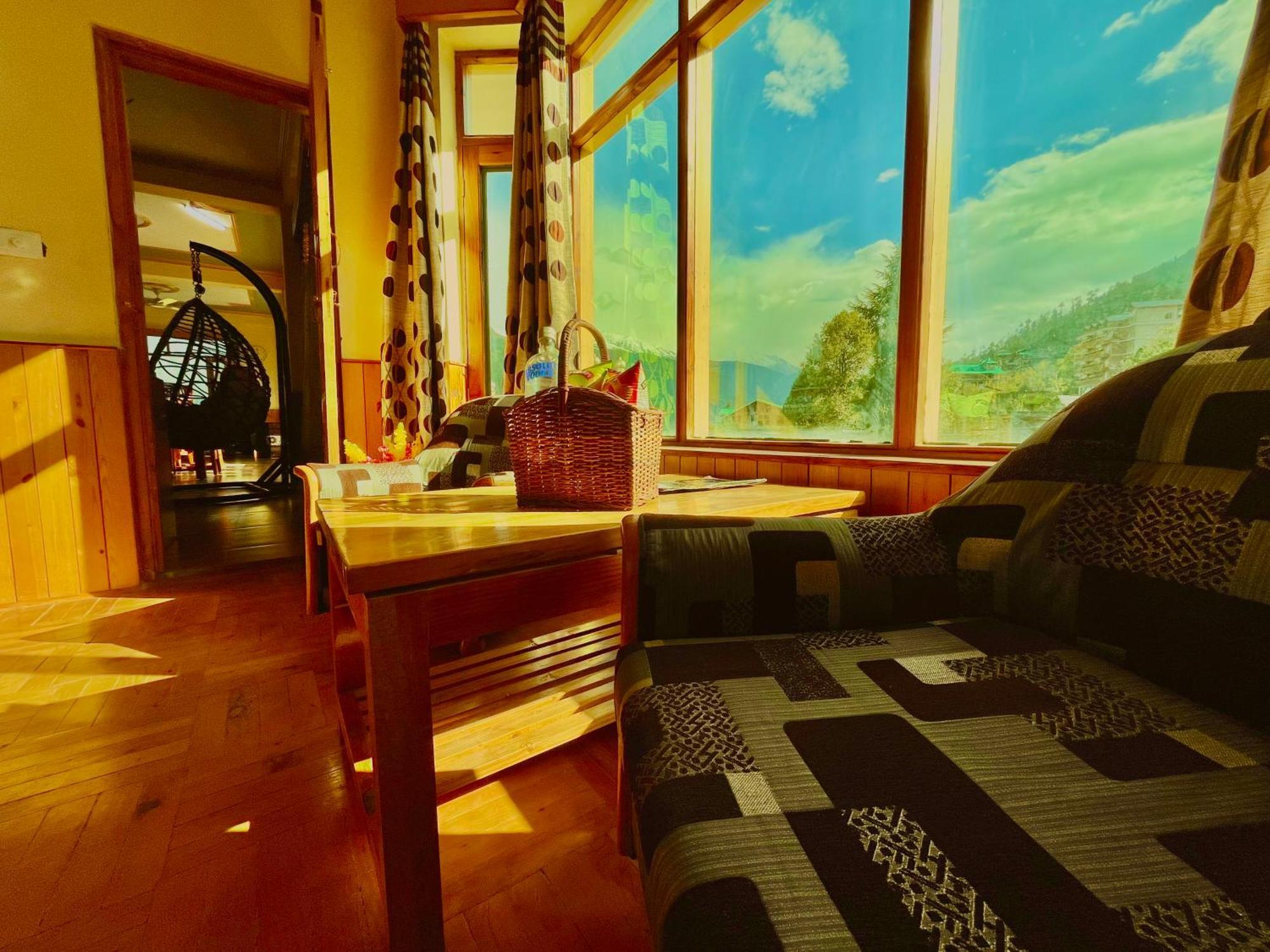 Hotel Woods Cottage, Manali (Himachal Pradesh)