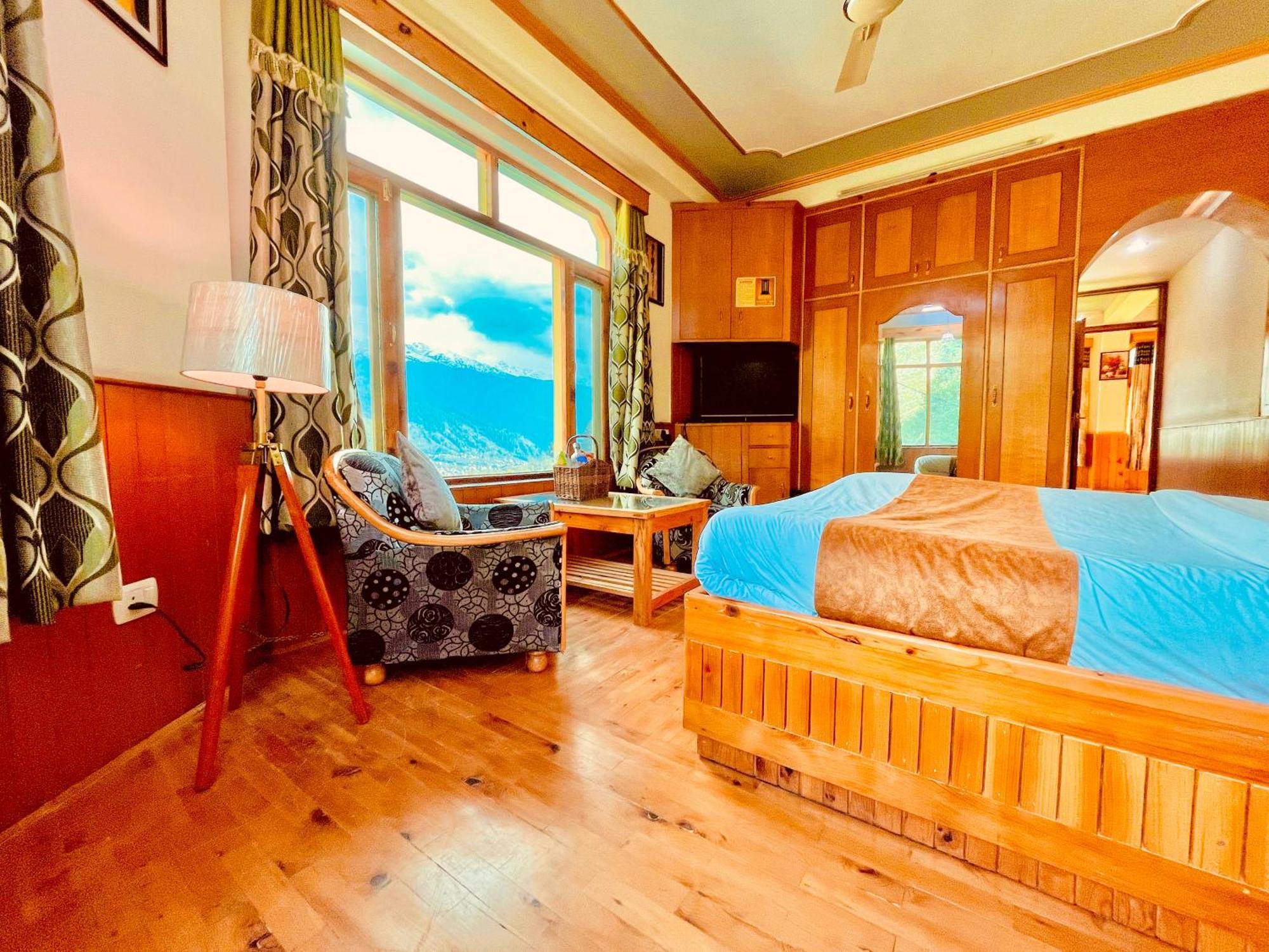 Hotel Woods Cottage, Manali (Himachal Pradesh)