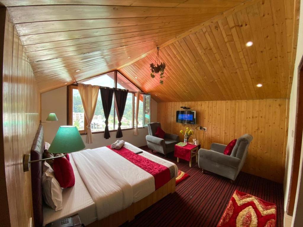 Sky Mountain View By Hadimba Palace -