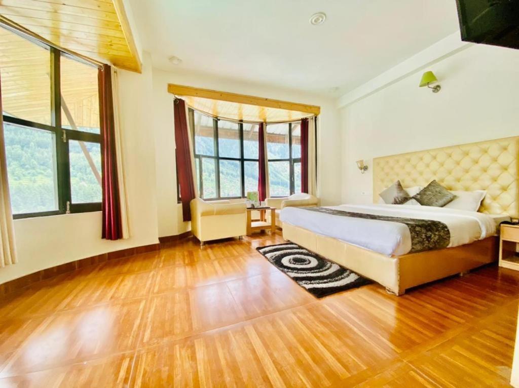 Sky Mountain View By Hadimba Palace - 4*