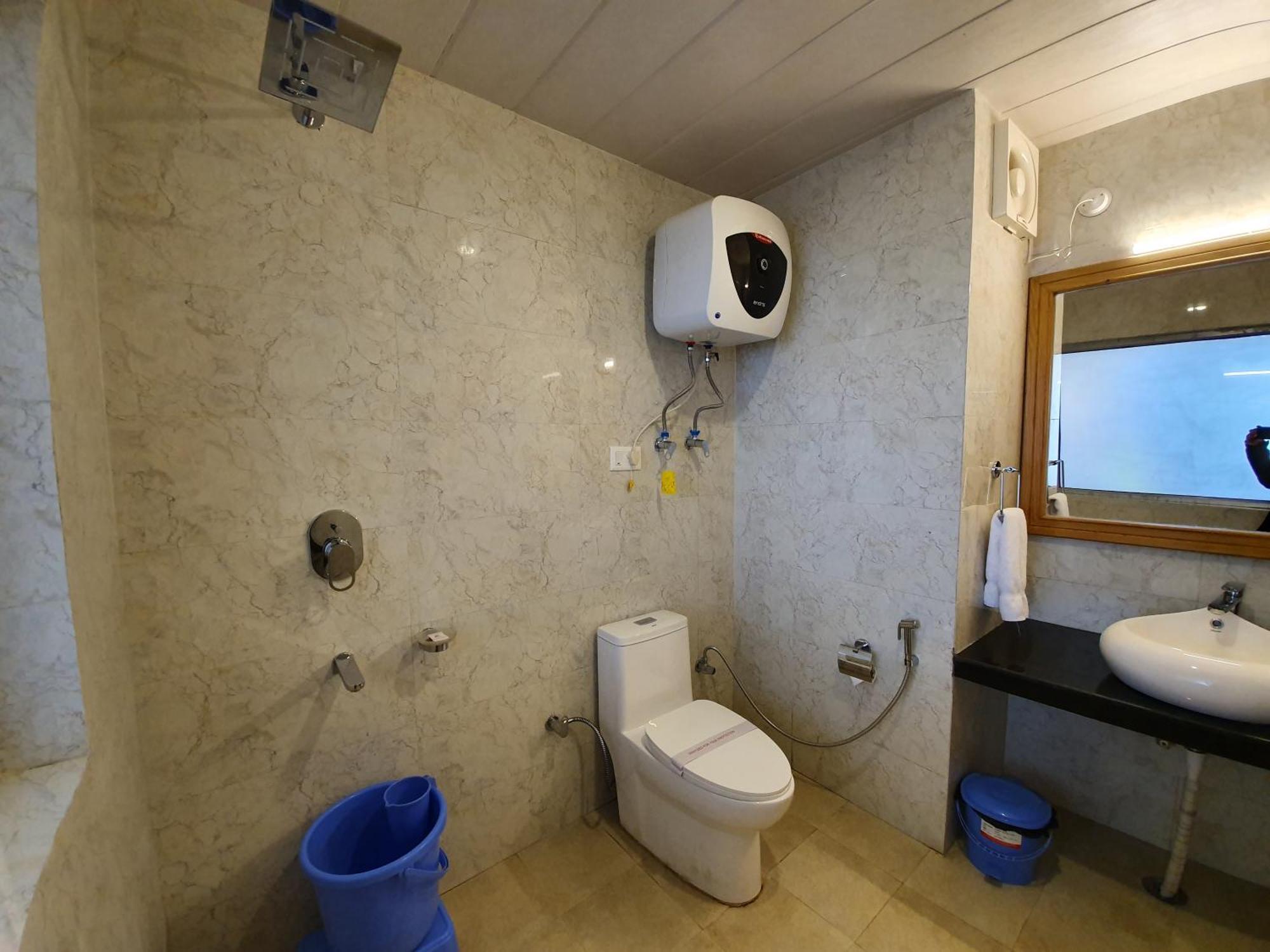 Hotel Gezellig - Vardhan Hills 4*