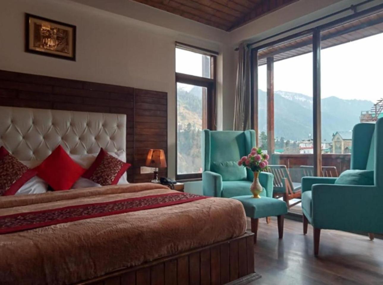 Hotel The Spruce Mansion Manali (Himachal Pradesh)