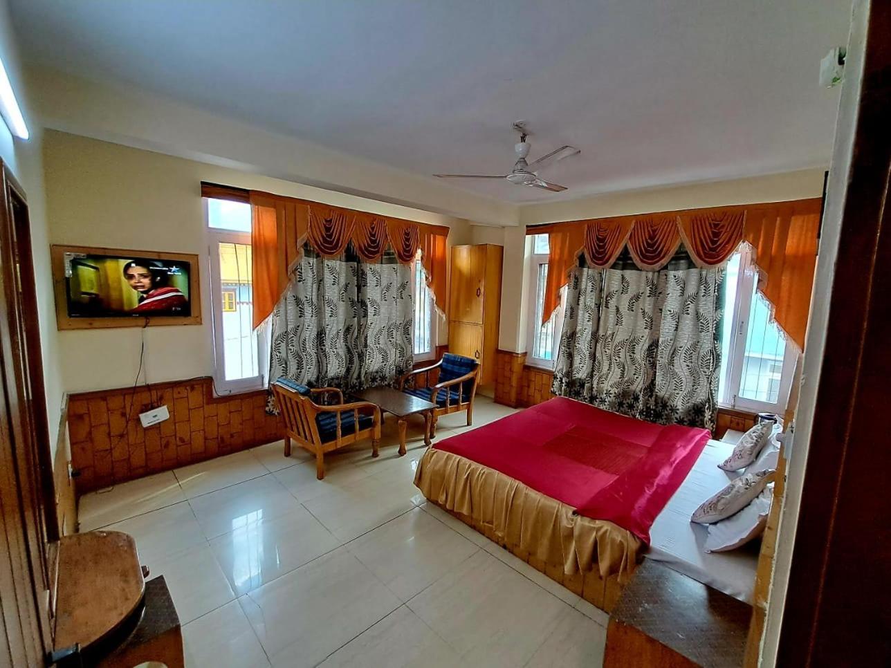 Snow Mountain Mall Road Hotel 2*