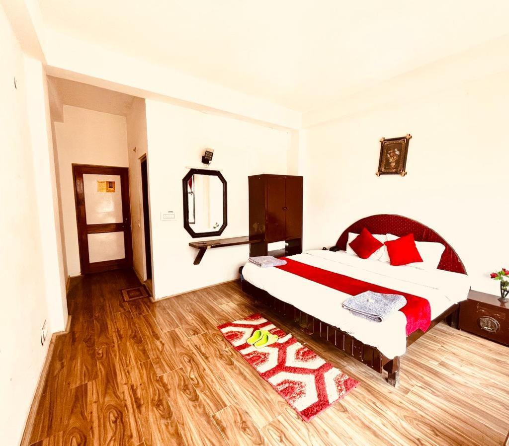 Hotel In With Mountain View Near Mall Road Manali (Himachal Pradesh)