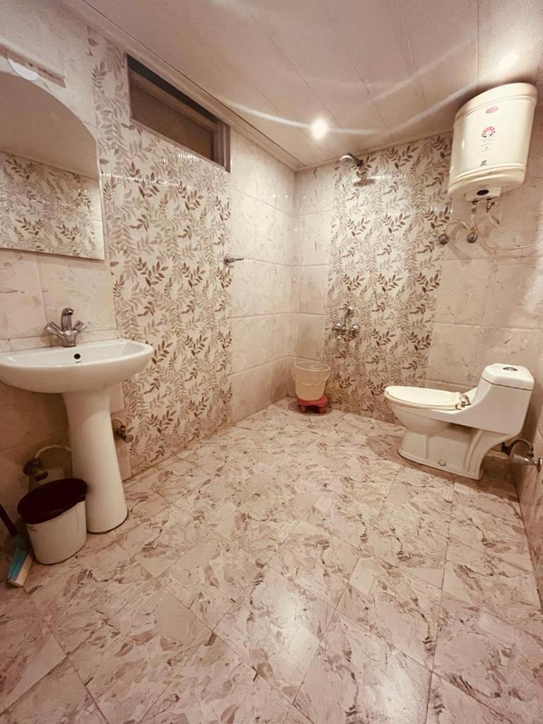 Hotel In With Mountain View Near Mall Road 4*