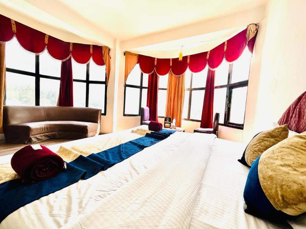Hotel In With Mountain View Near Mall Road Manali (Himachal Pradesh)