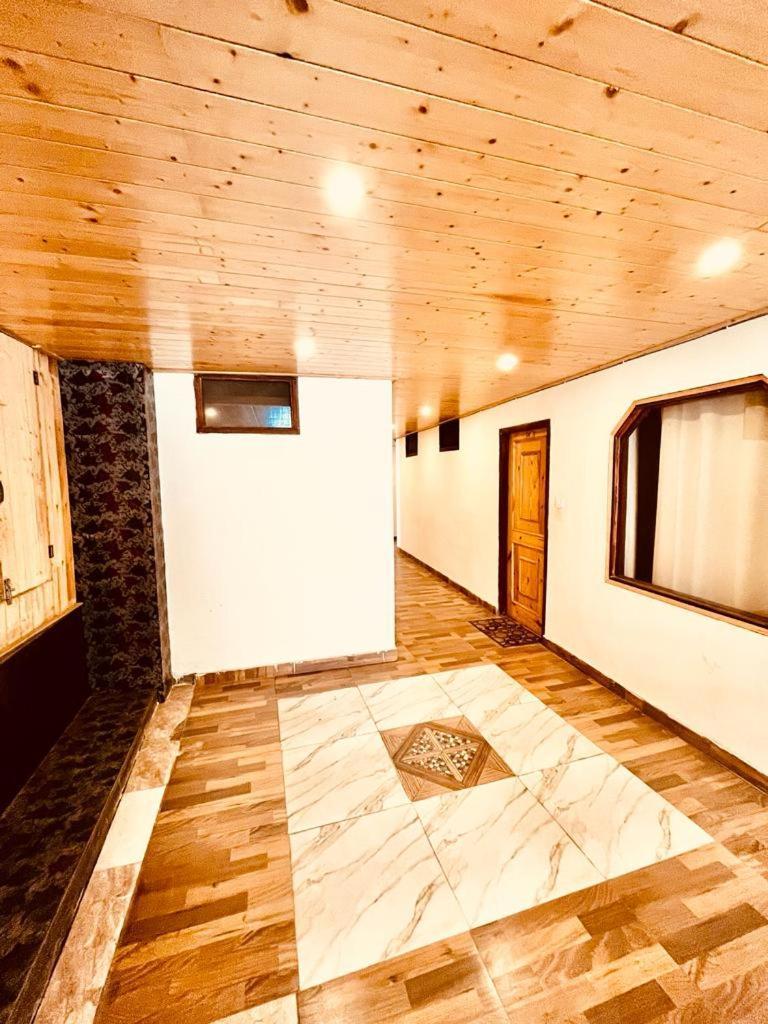 Hotel In With Mountain View Near Mall Road 4*