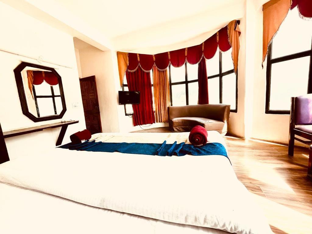 Hotel In With Mountain View Near Mall Road