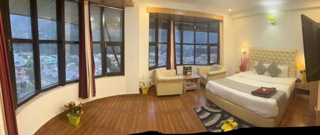Hotel In With Mountain View Near Mall Road Manali (Himachal Pradesh)