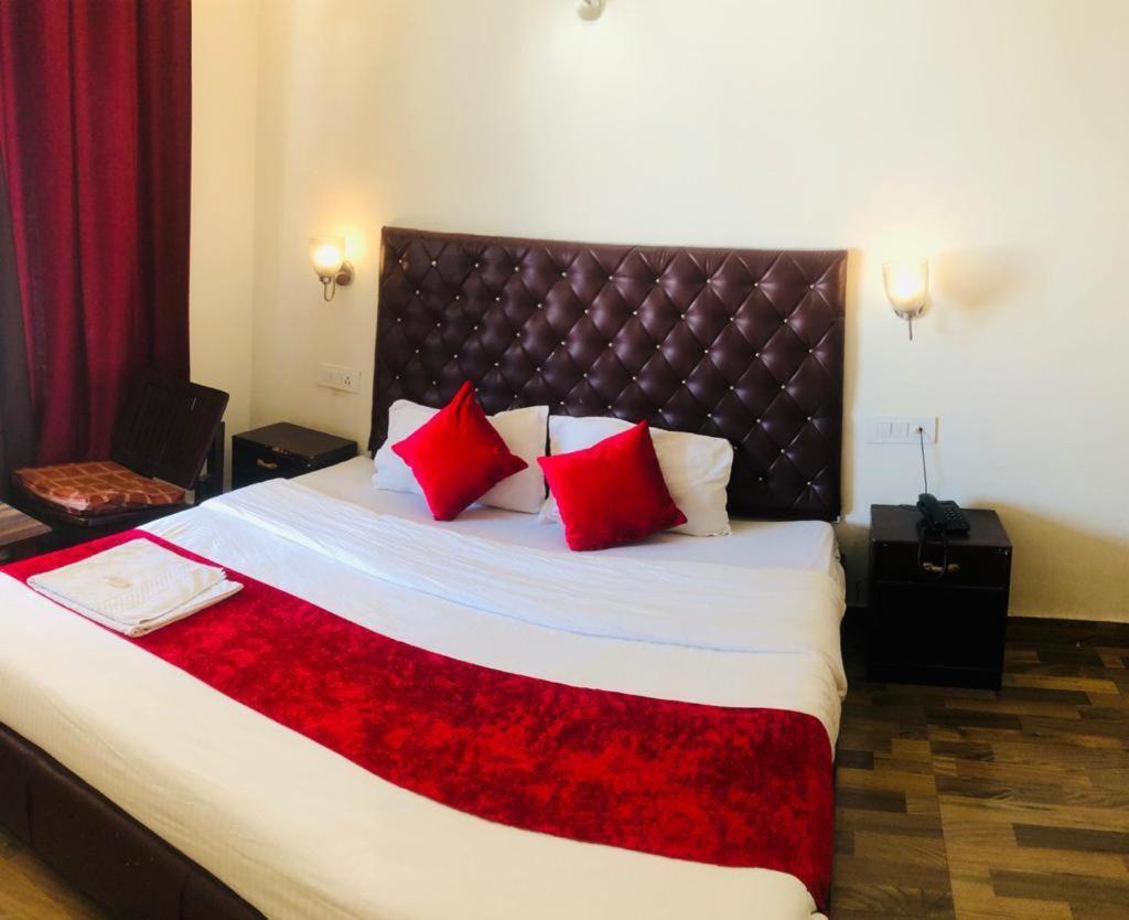 Hotel In With Mountain View Near Mall Road Manali (Himachal Pradesh)
