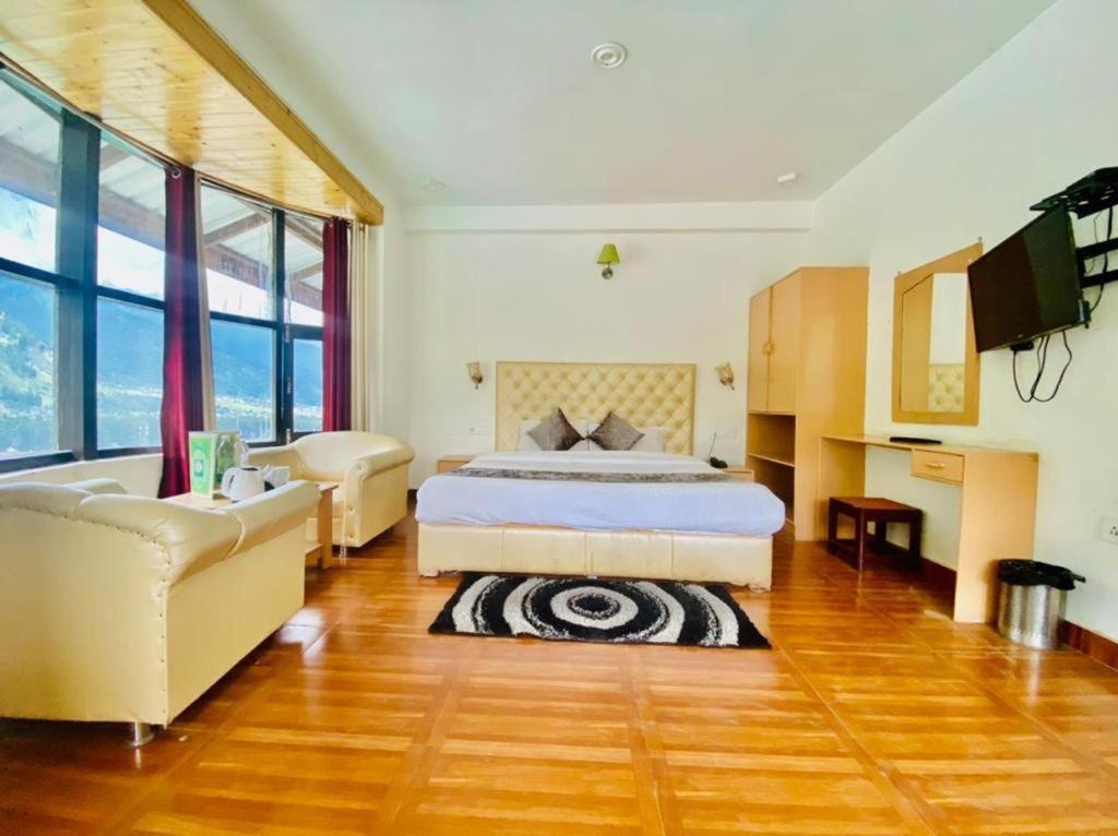 Hotel In With Mountain View Near Mall Road