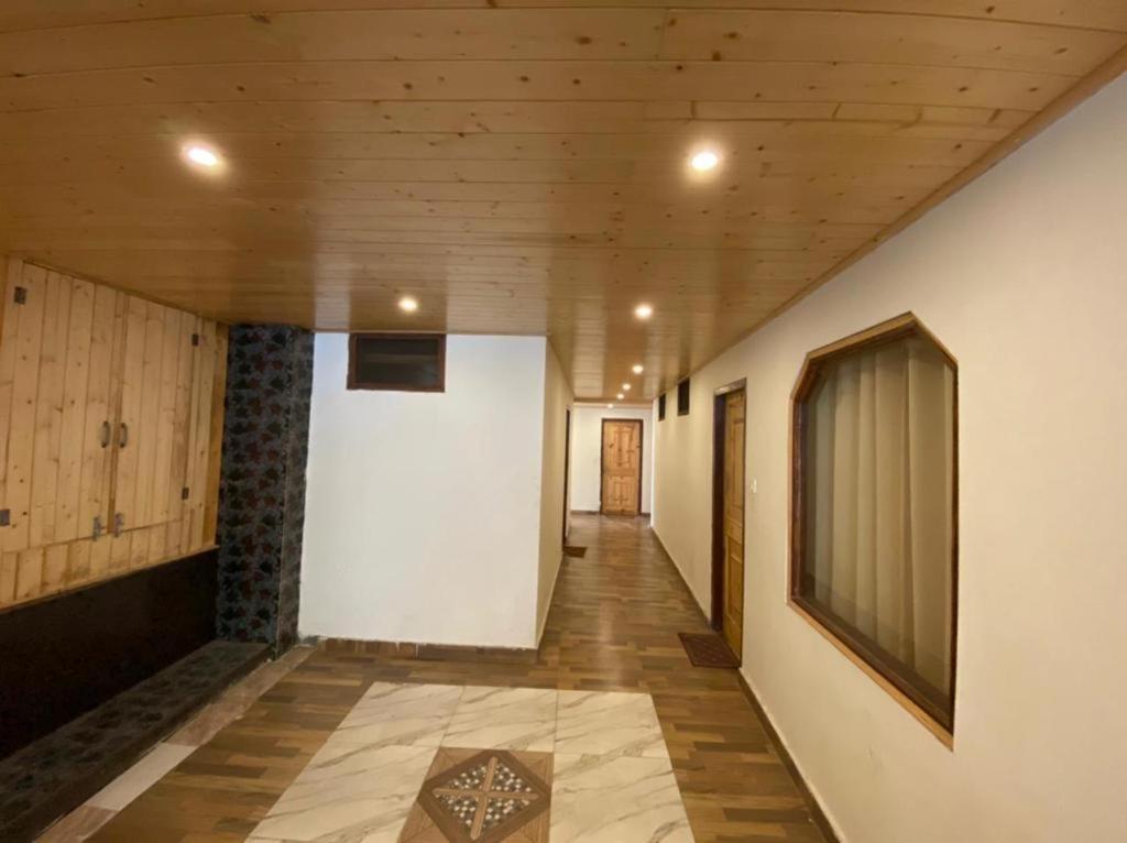 In With Mountain View Near Mall Road Hotel 4*