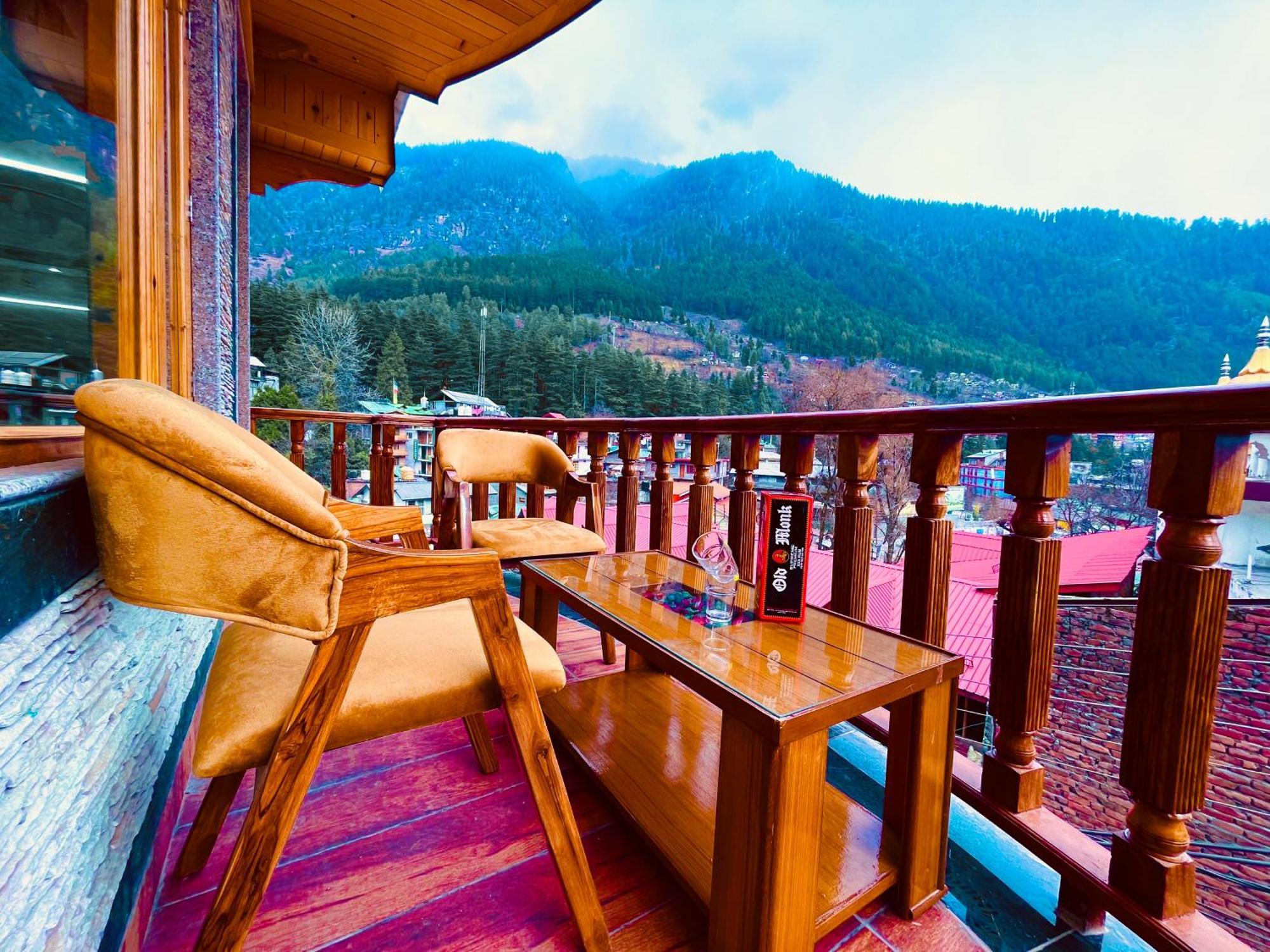 Lee Green, On Mall Road Hotel Manali (Himachal Pradesh)