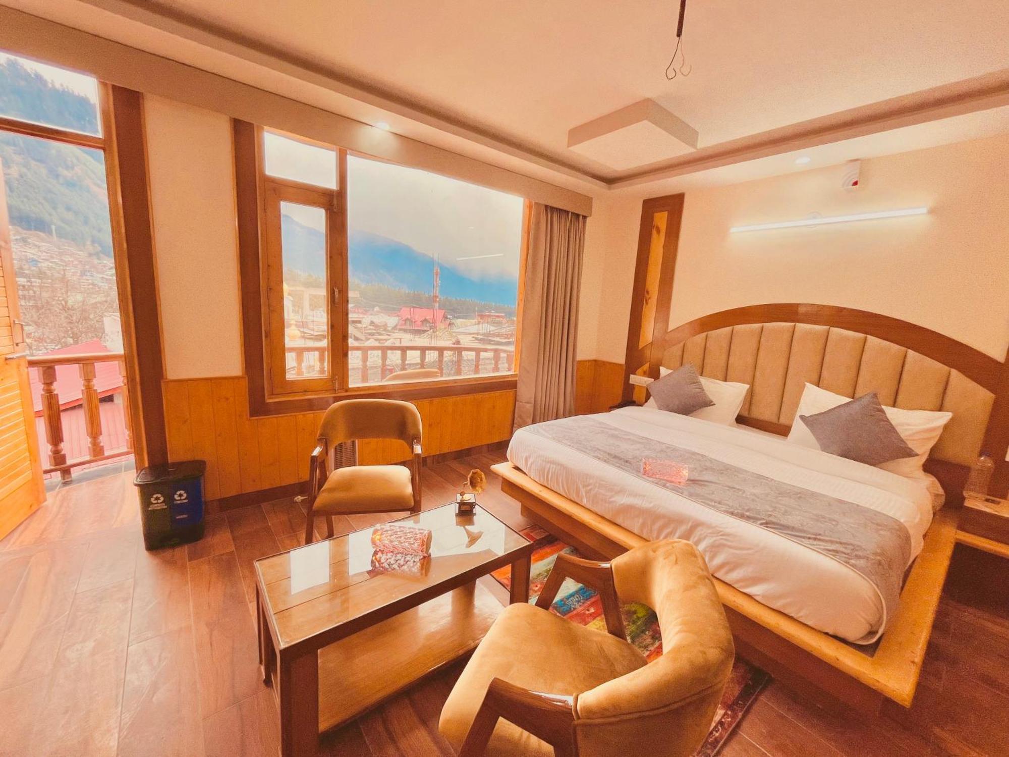 Hotel Lee Green, On Mall Road Manali (Himachal Pradesh)