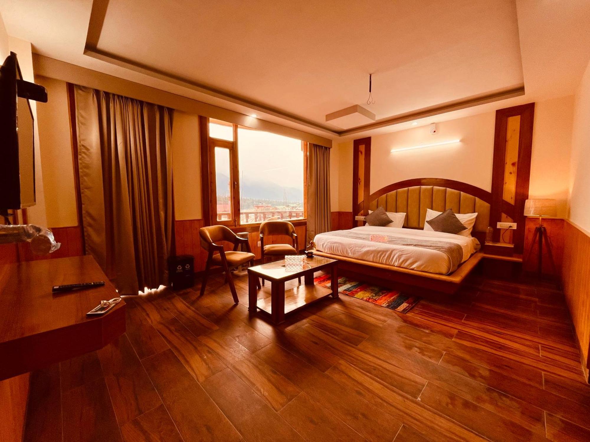 Lee Green, On Mall Road Hotel Manali (Himachal Pradesh)