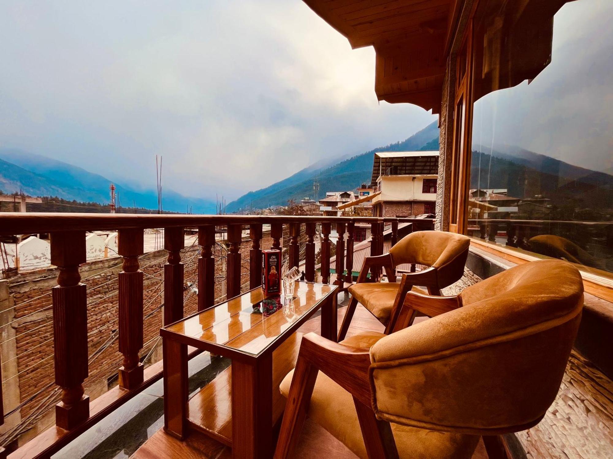 Lee Green, On Mall Road Hotel Manali (Himachal Pradesh)