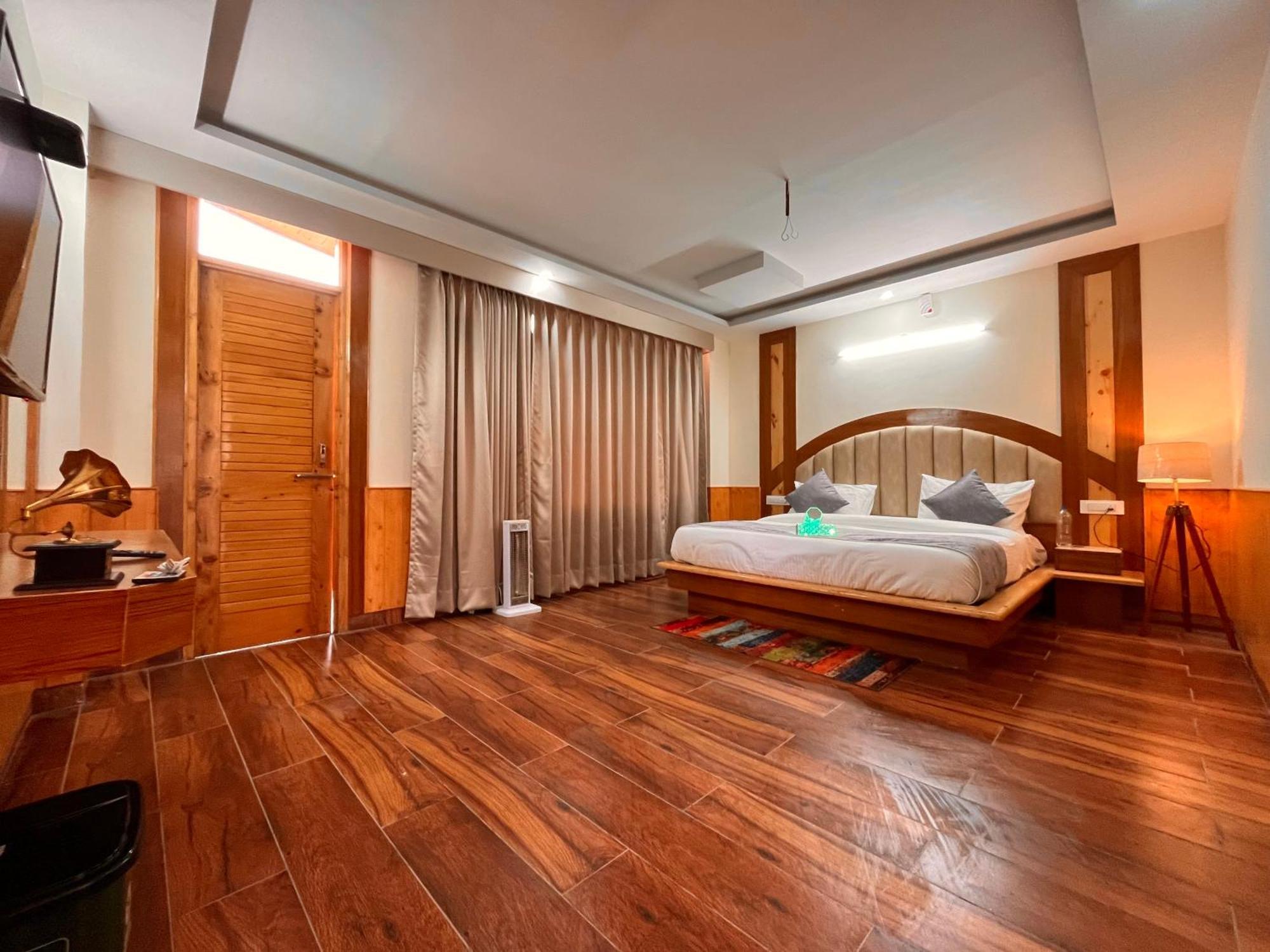 Lee Green, On Mall Road Hotel 3*