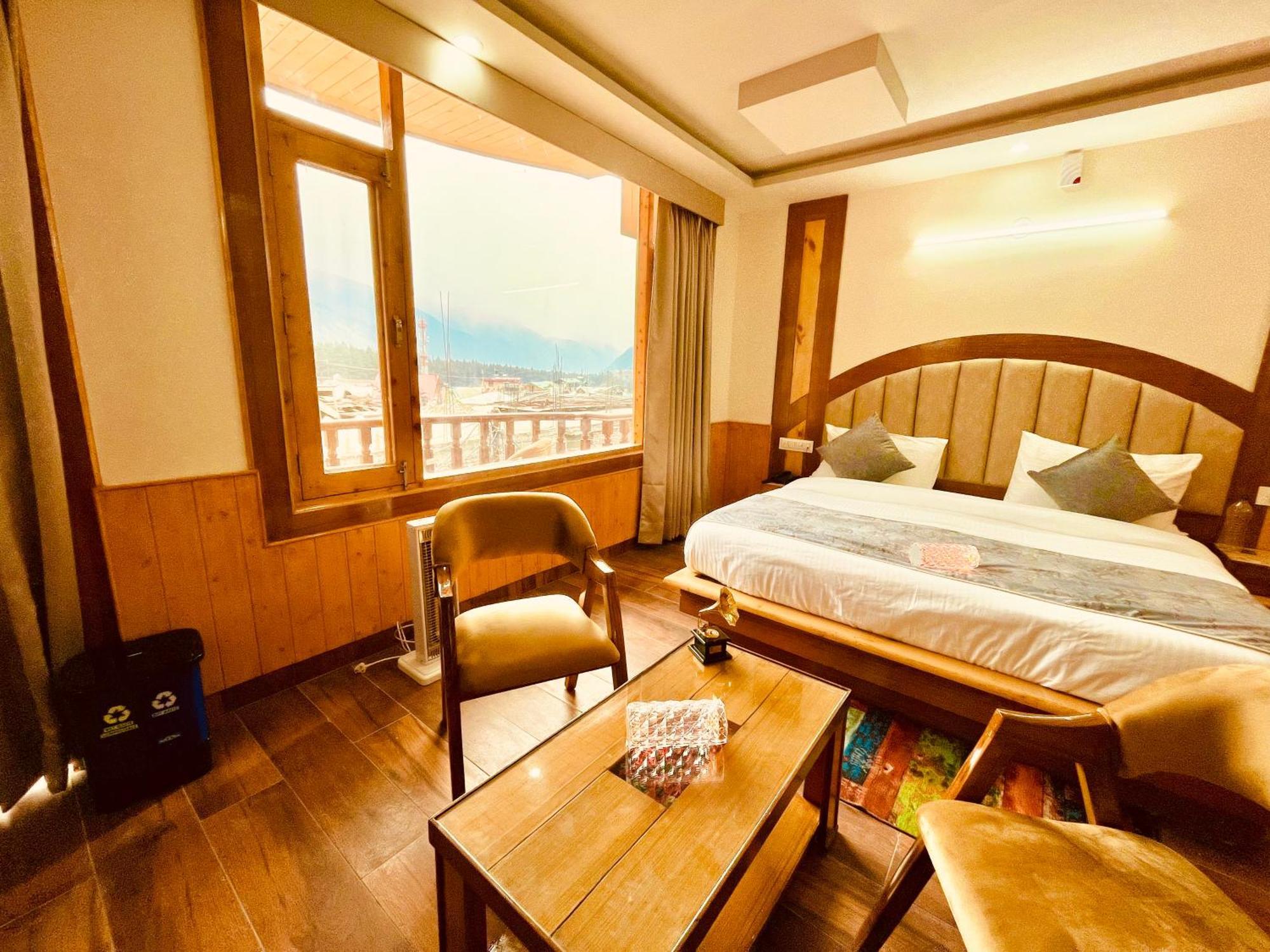Hotel Lee Green, On Mall Road Manali (Himachal Pradesh)