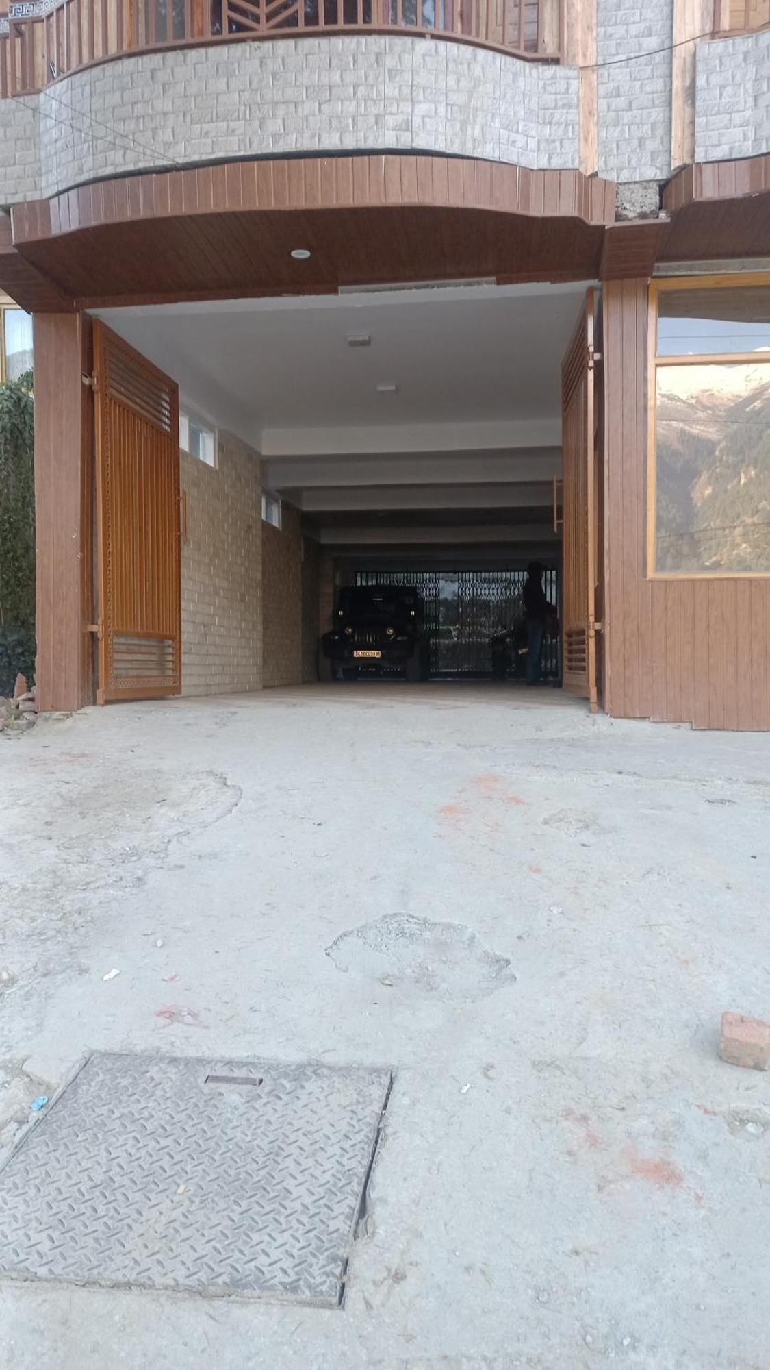The White Rain Hotel Manali (Himachal Pradesh)