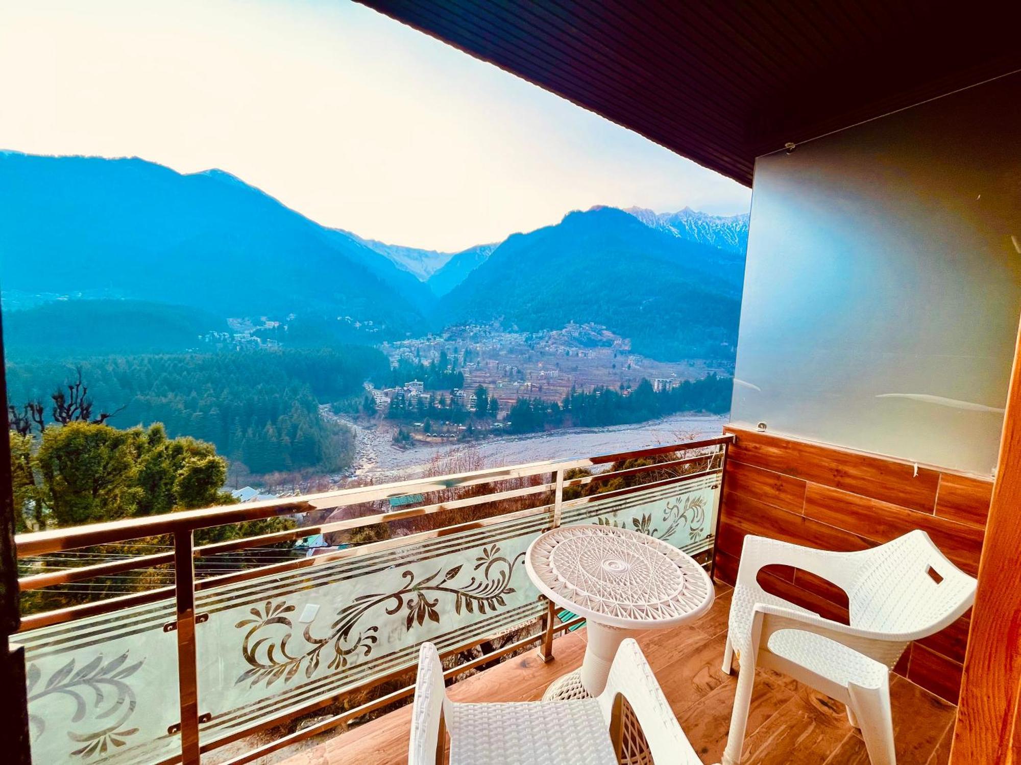 Hotel Bentenwood - A Beutiful Scenic Mountain & River View Manali (Himachal Pradesh)