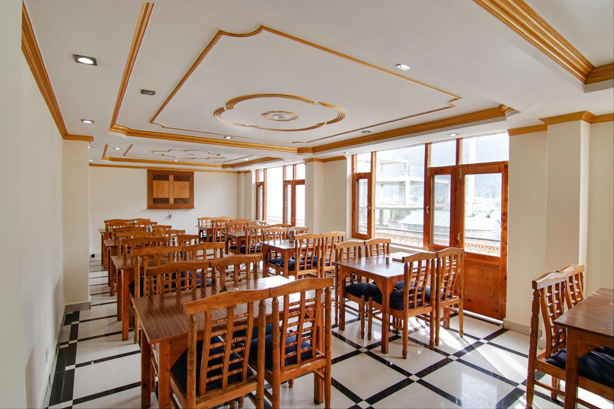 Fabhotel Prini 3*