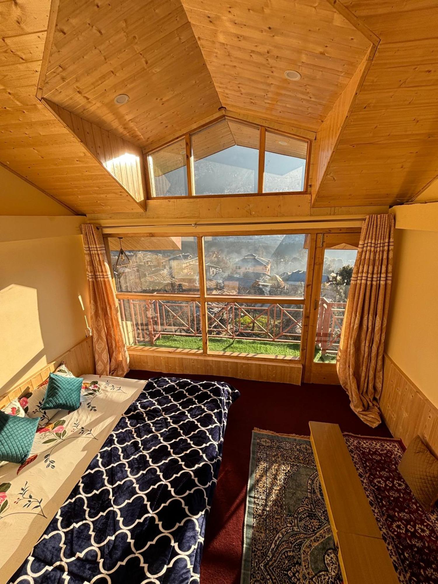 The Pineapple Homestay Manali (Himachal Pradesh)