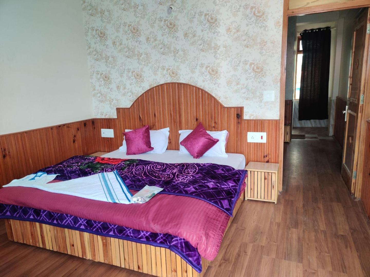 Shangri Homestay *