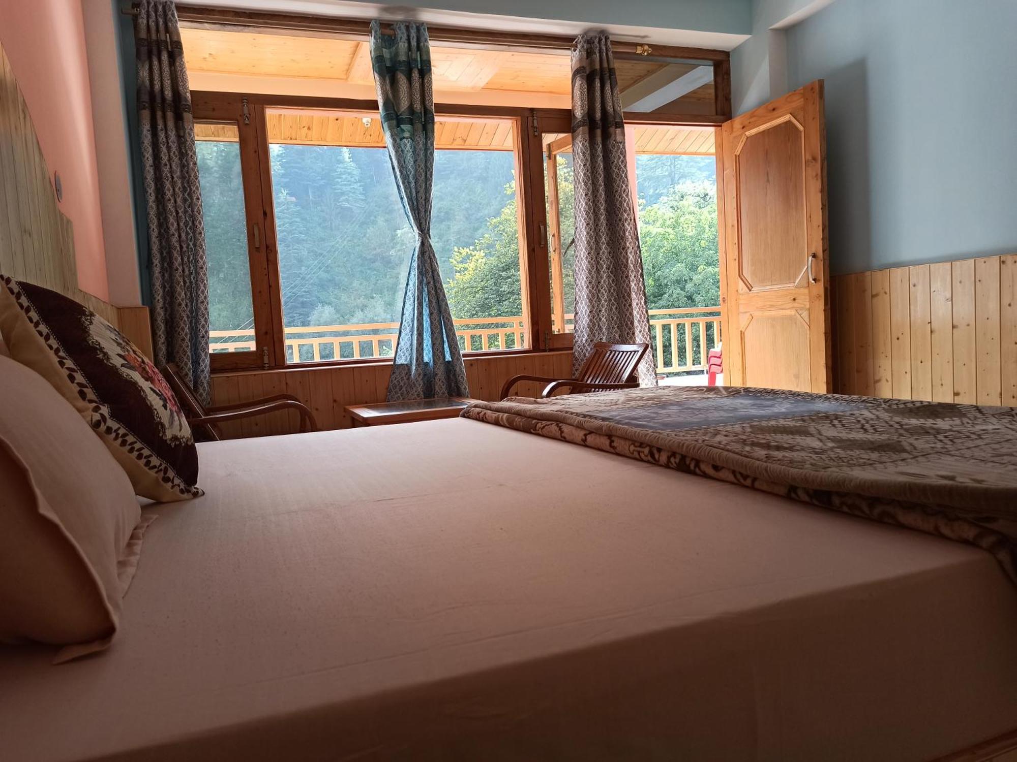 Wood Stone Homestay Manali (Himachal Pradesh)