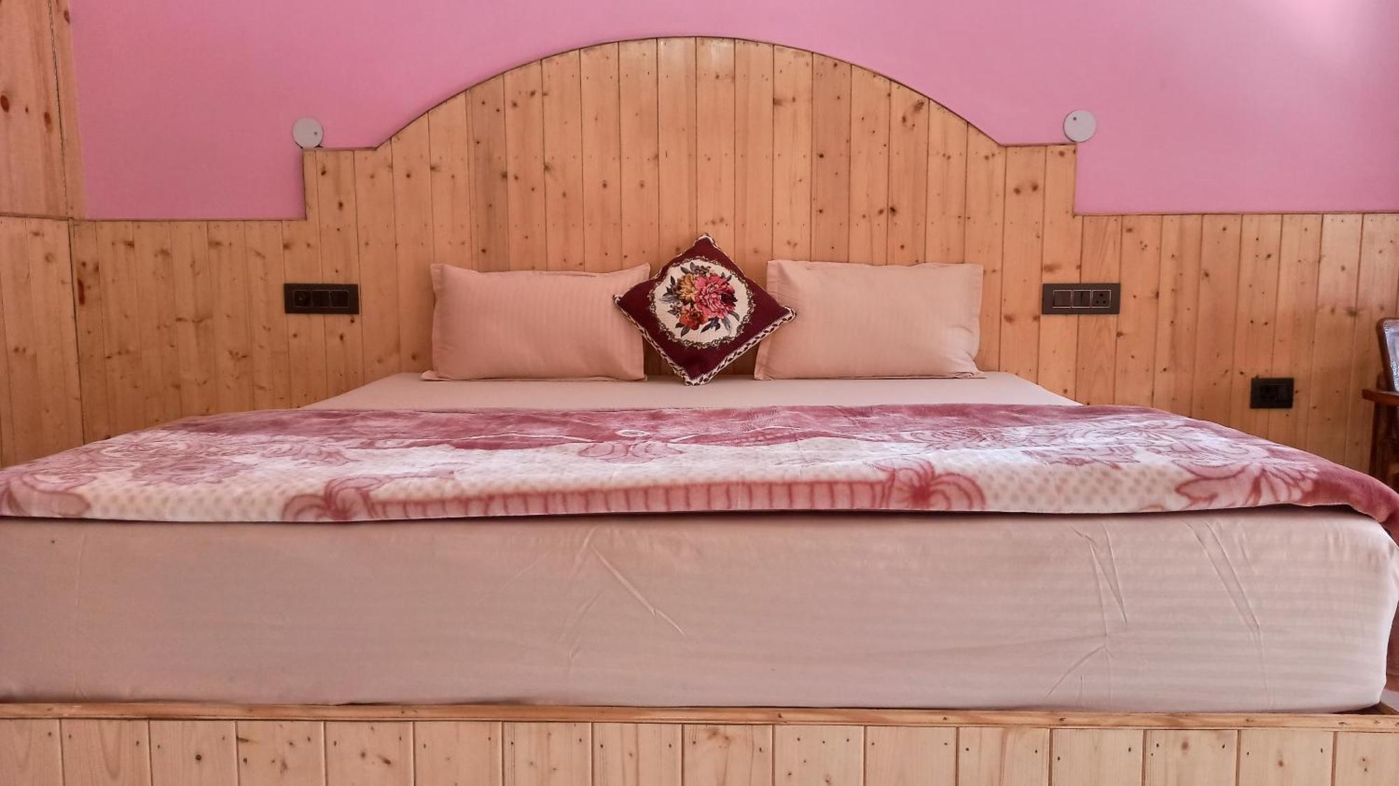 Wood Stone Homestay *