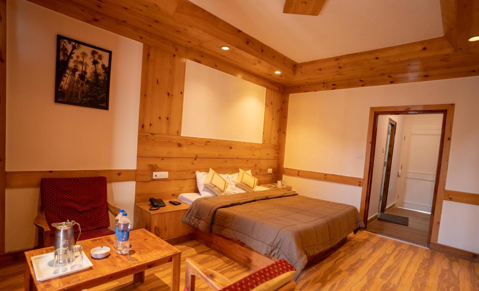 Hotel The Conifer Manali (Himachal Pradesh)