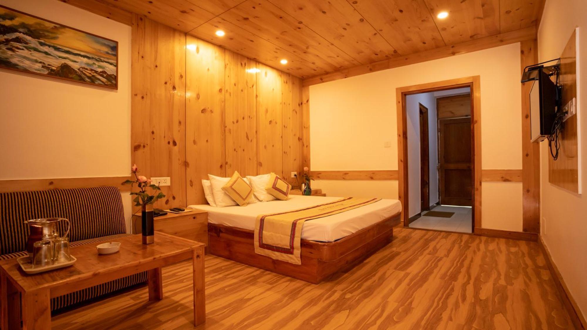 Hotel The Conifer Manali (Himachal Pradesh)