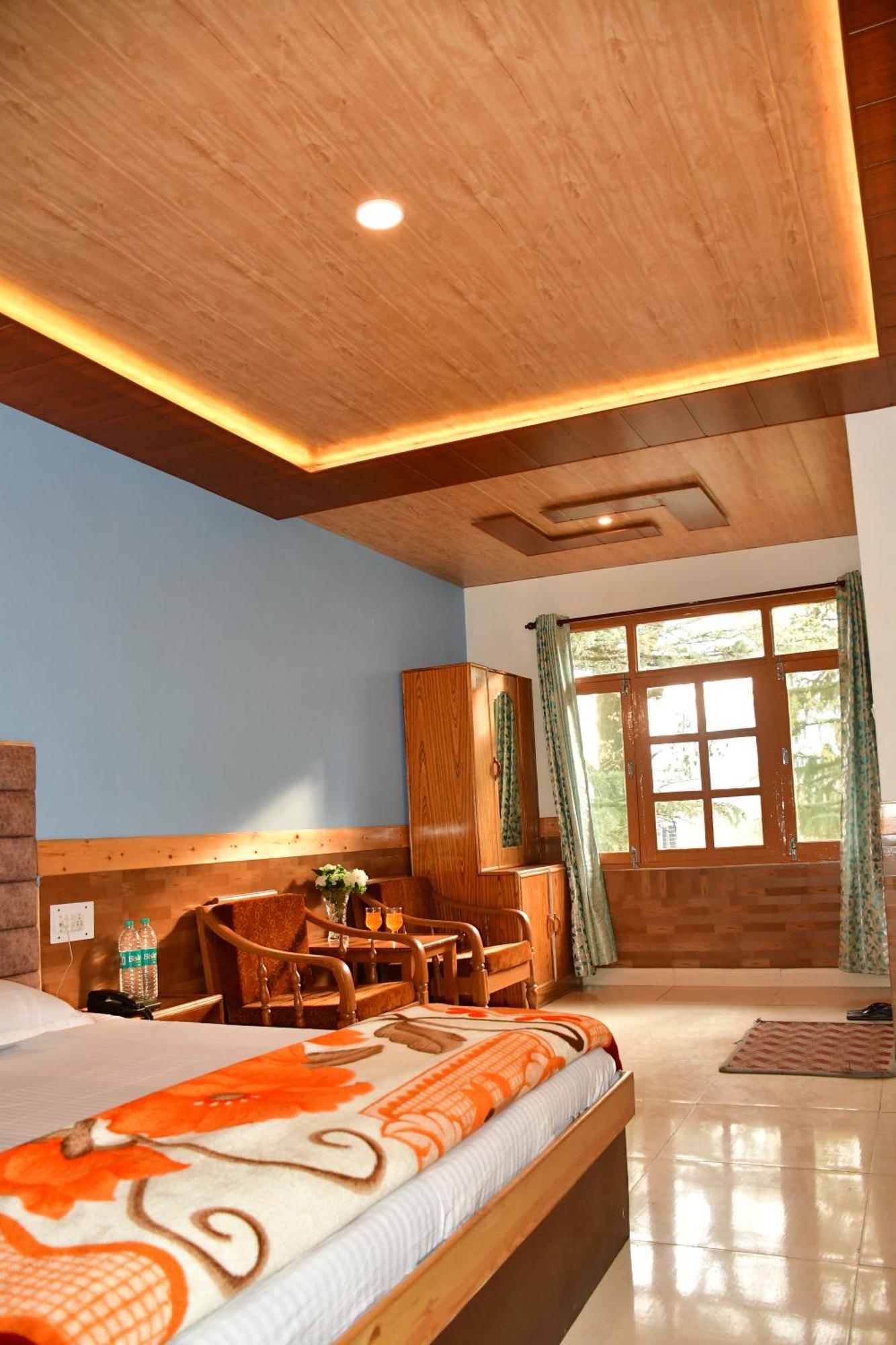 Hotel Guruchhaya And 3*