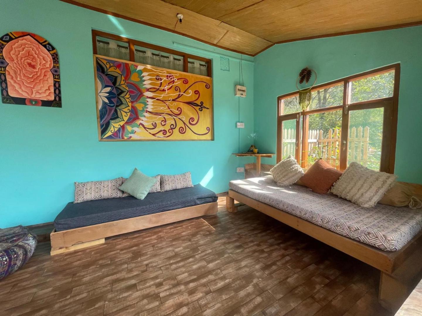 Sehar Boutique & Gallery Manali (Himachal Pradesh)