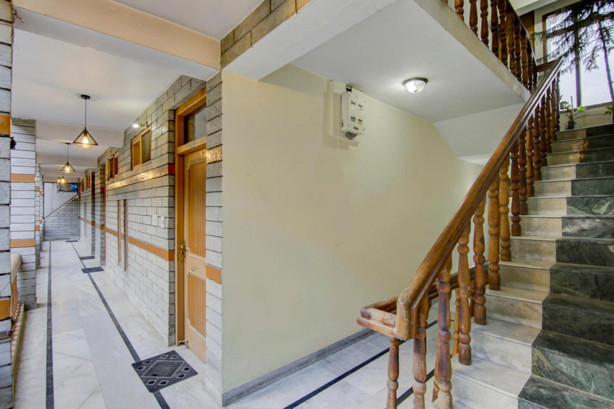 O New Vashisht View Hotel