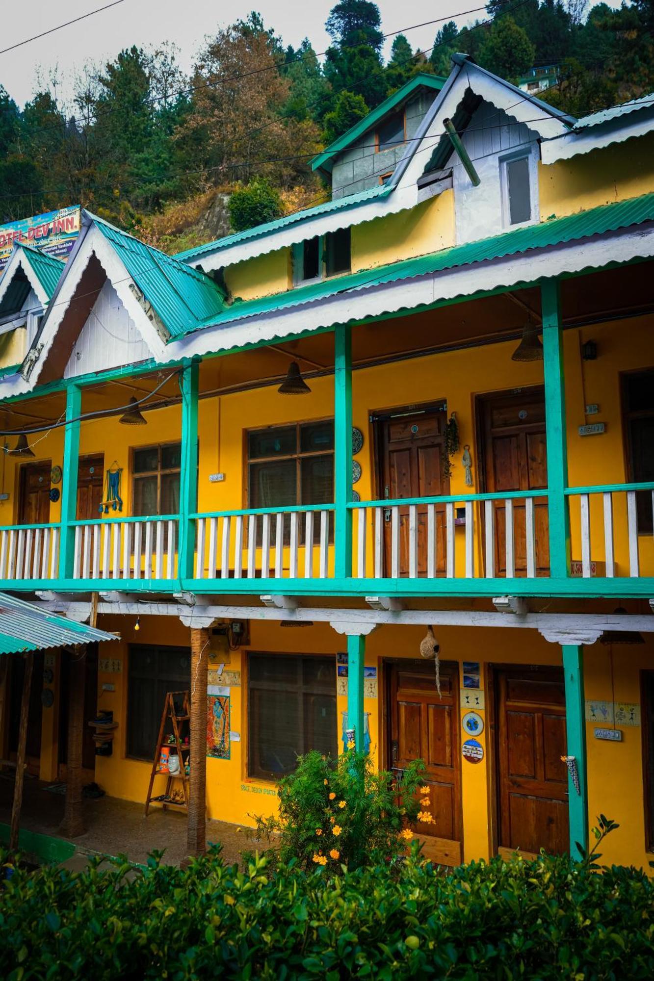Yaarana & Cafe, Vashisht,