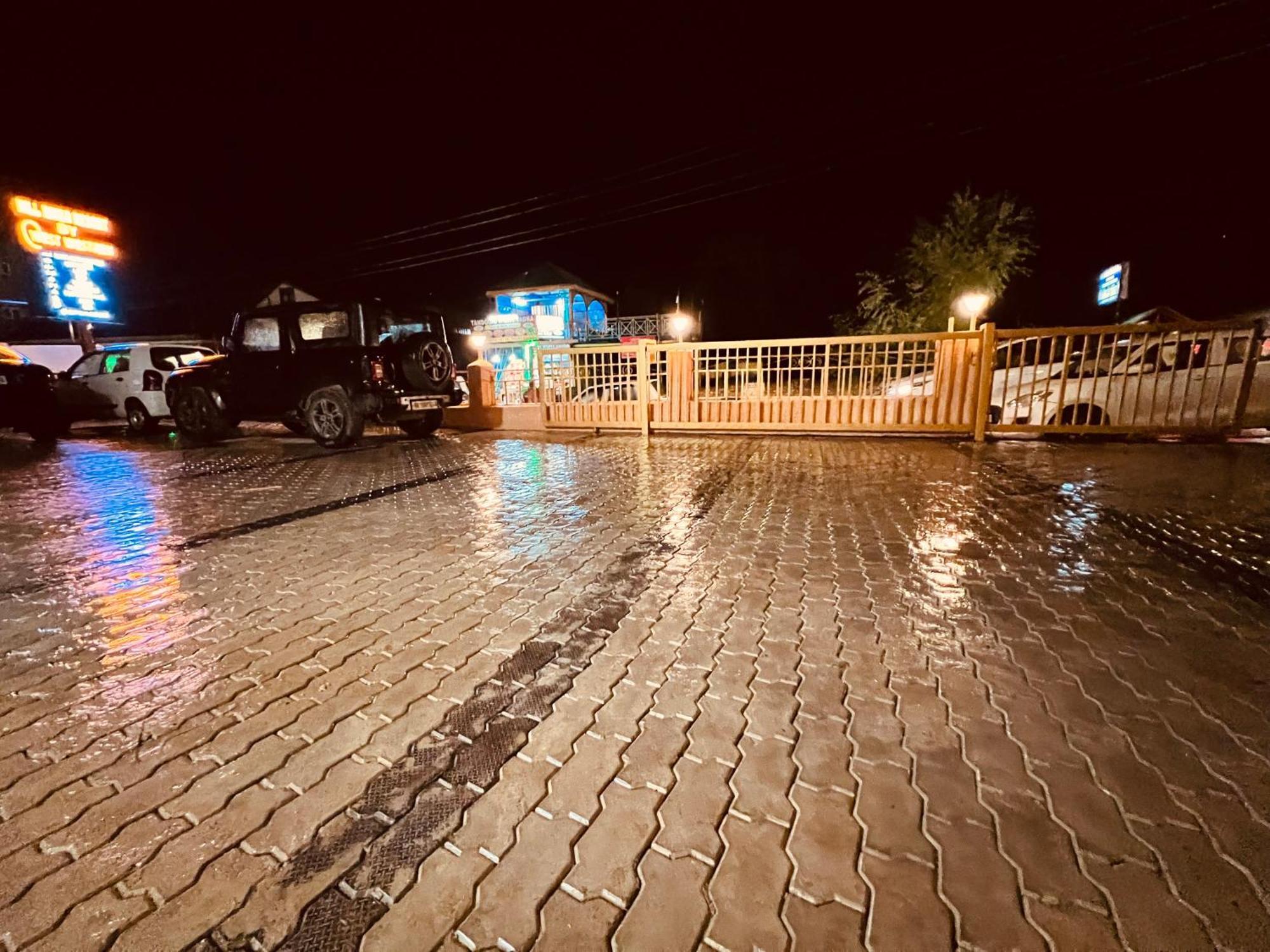 Hill River - Heated & Air Cooled - Near Mall Road , Of 2024- 2025 Hotel