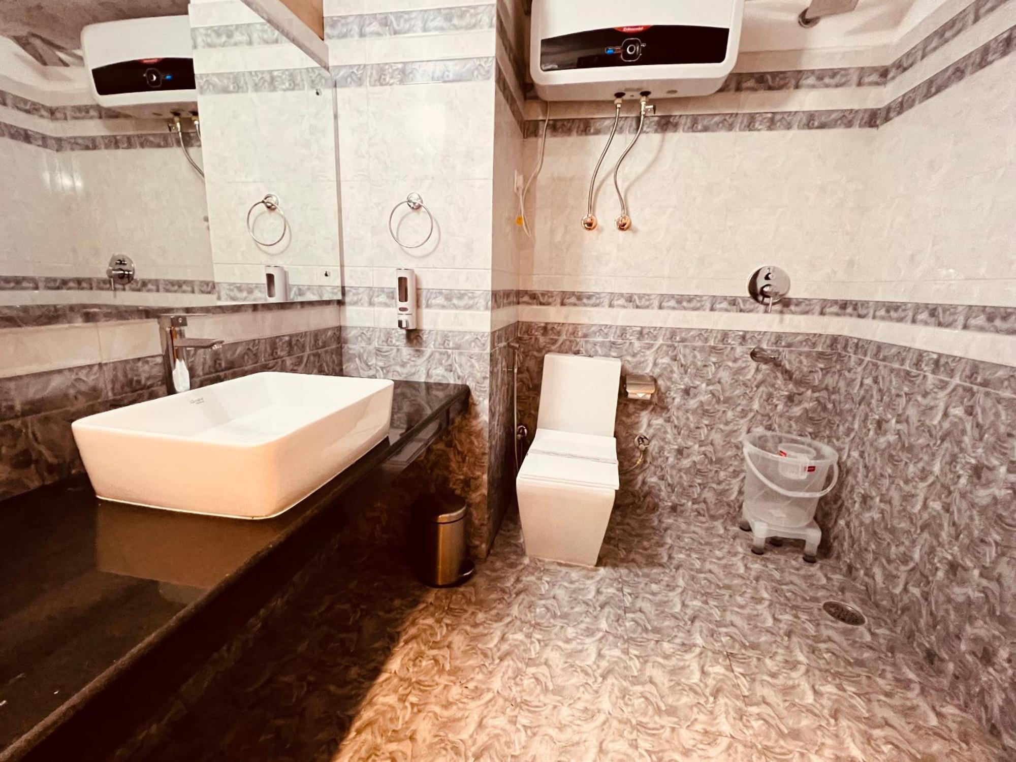 Hotel Hill River - Heated & Air Cooled - Near Mall Road , Of 2024- 2025