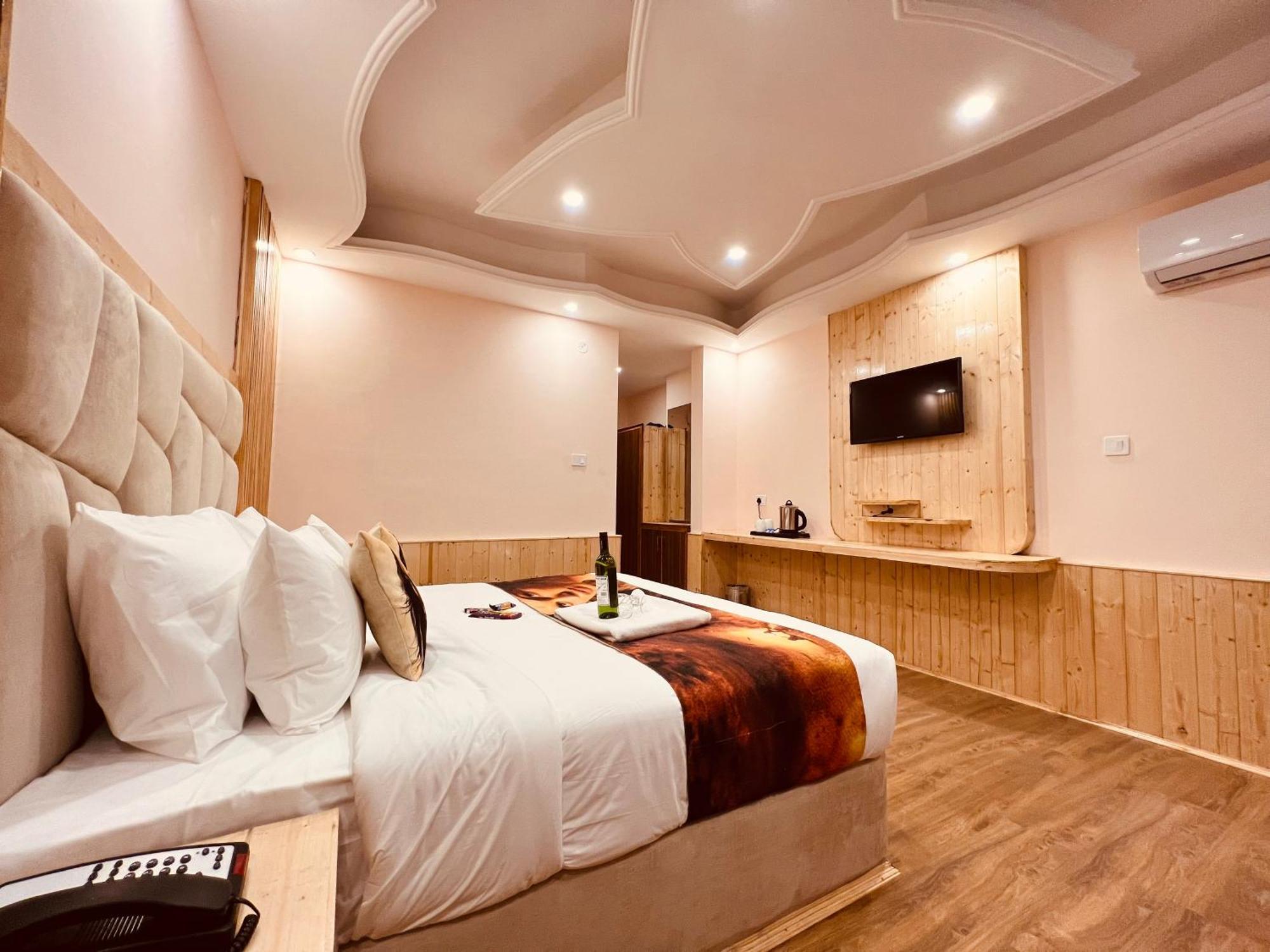 Hill River - Heated & Air Cooled - Near Mall Road , Of 2024- 2025 Hotel Manali (Himachal Pradesh)