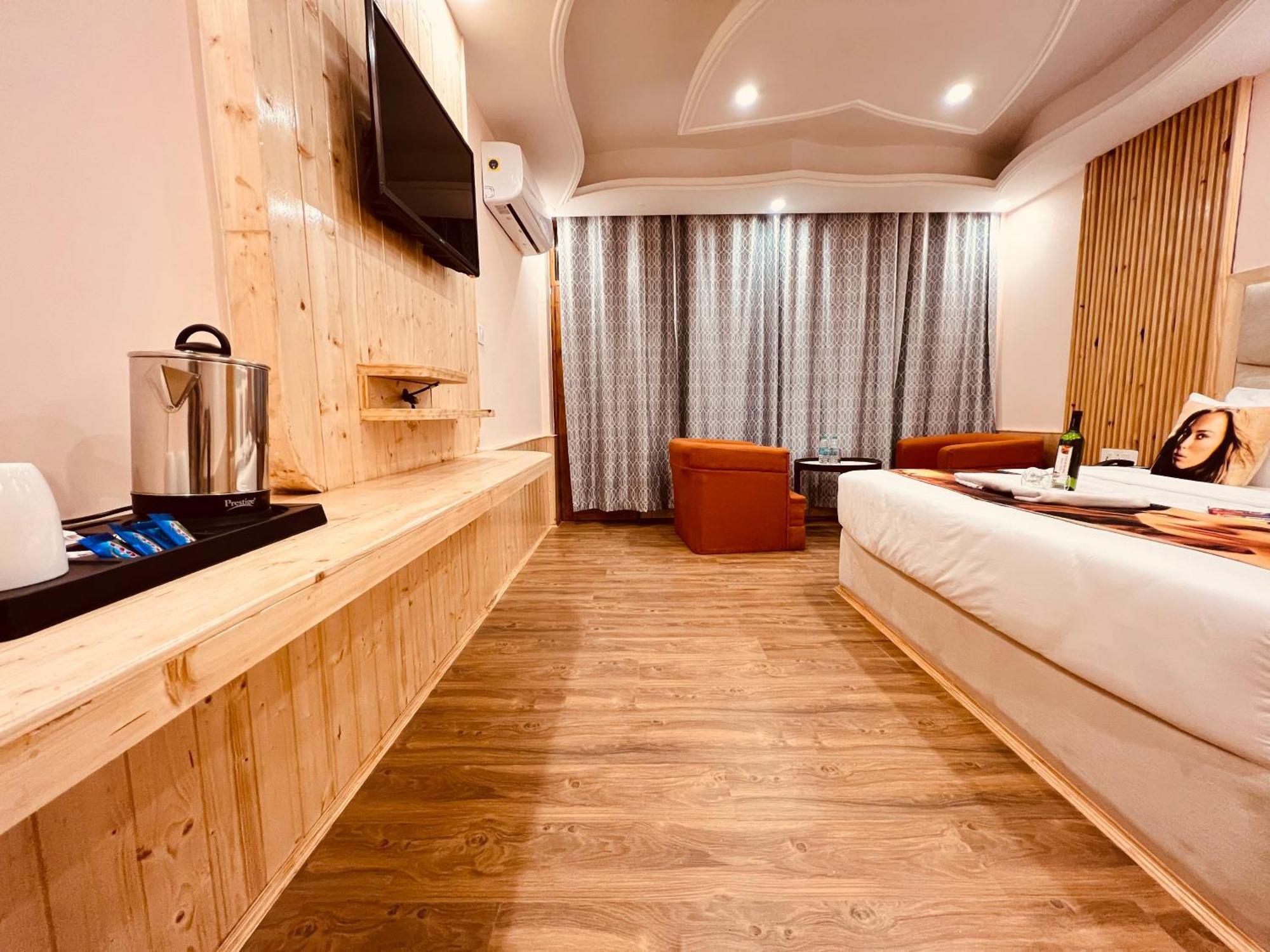 Hotel Hill River - Heated & Air Cooled - Near Mall Road , Of 2024- 2025 4*