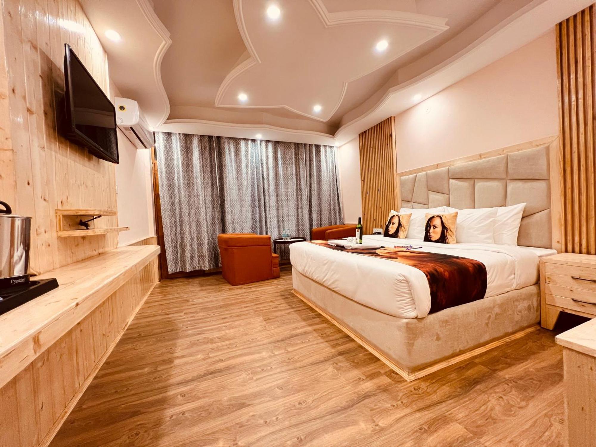 Hill River - Heated & Air Cooled - Near Mall Road , Of 2024- 2025 Hotel 4*