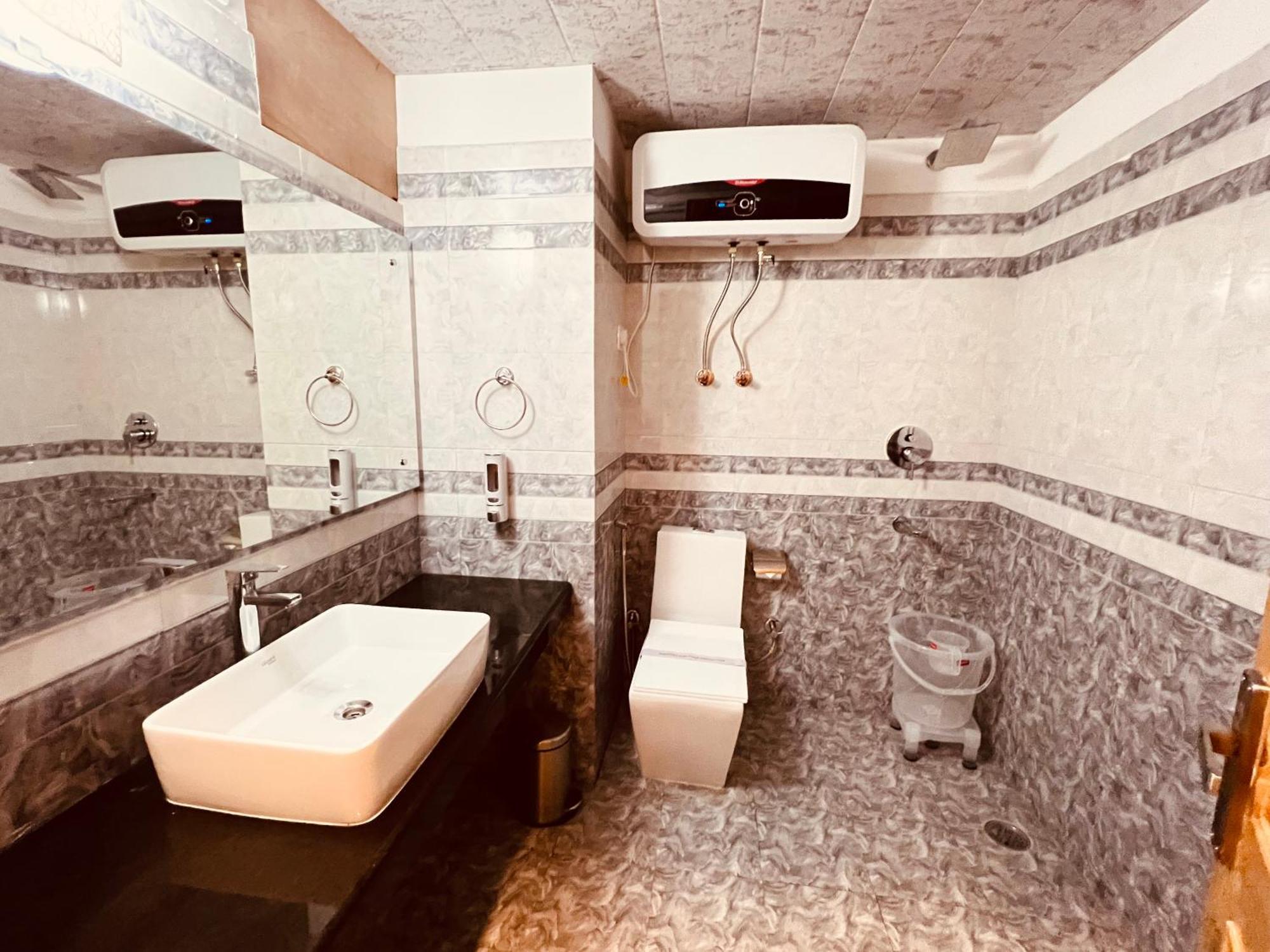 Hotel Hill River - Heated & Air Cooled - Near Mall Road , Of 2024- 2025 4*
