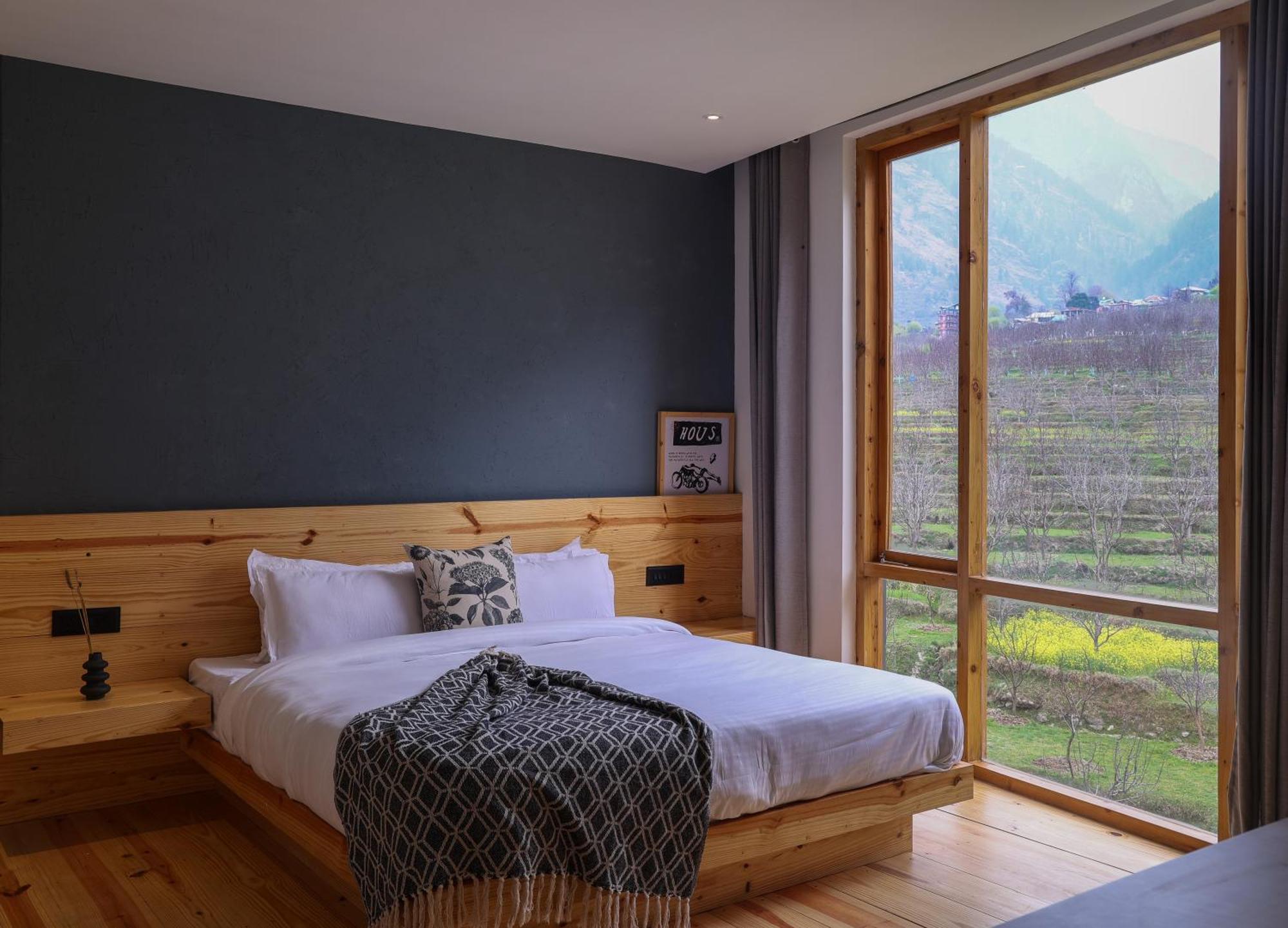 Hotel Warehouse Suites And Loft Manali (Himachal Pradesh)