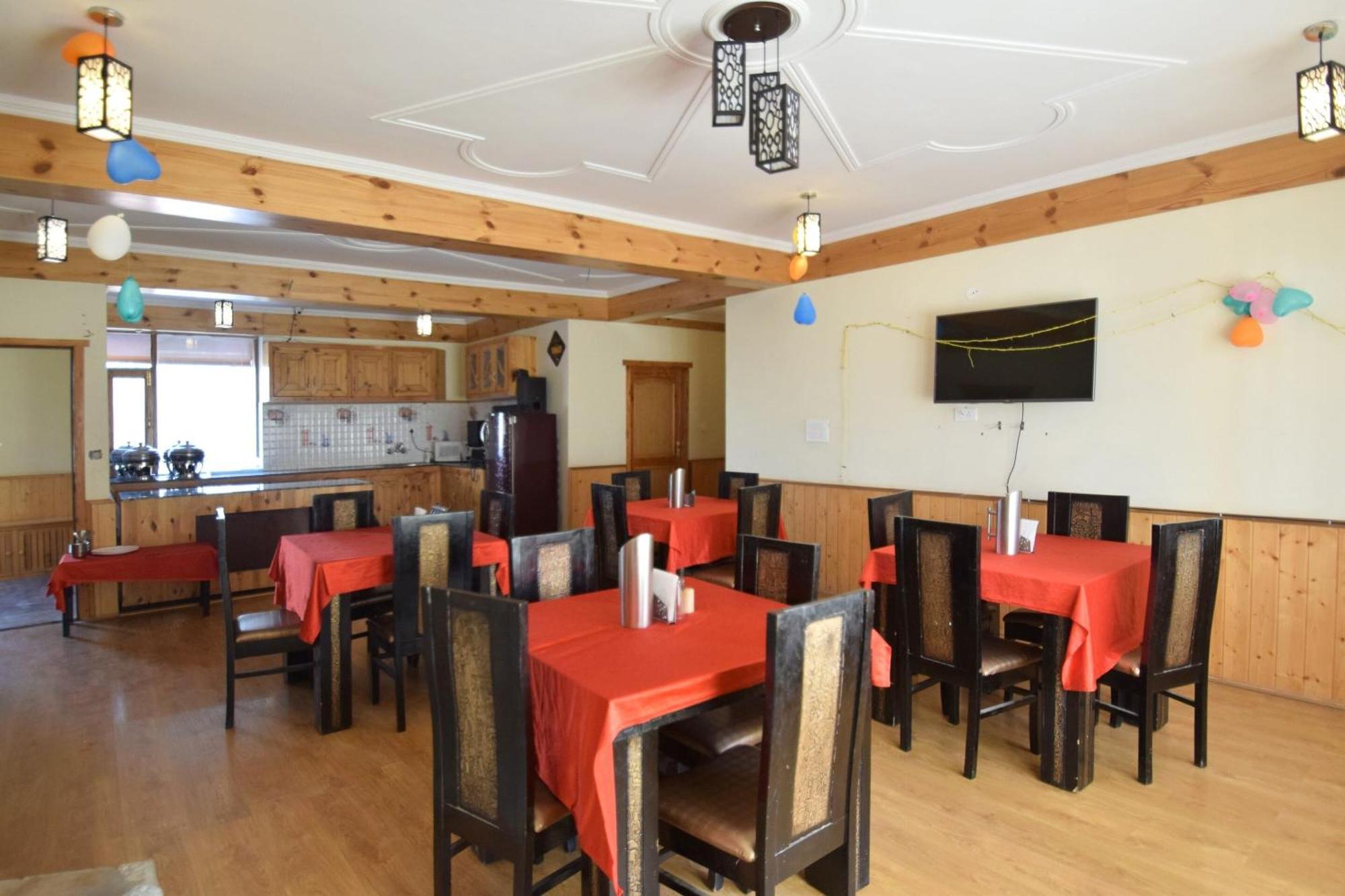 Oyo 1837 Hotel Golden Meadows Manali (Himachal Pradesh)