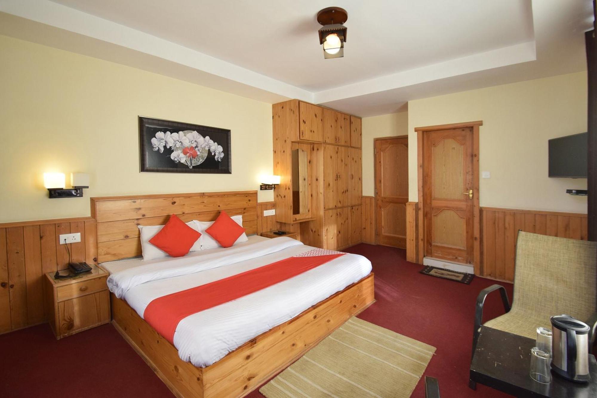 Oyo 1837 Hotel Golden Meadows Manali (Himachal Pradesh)