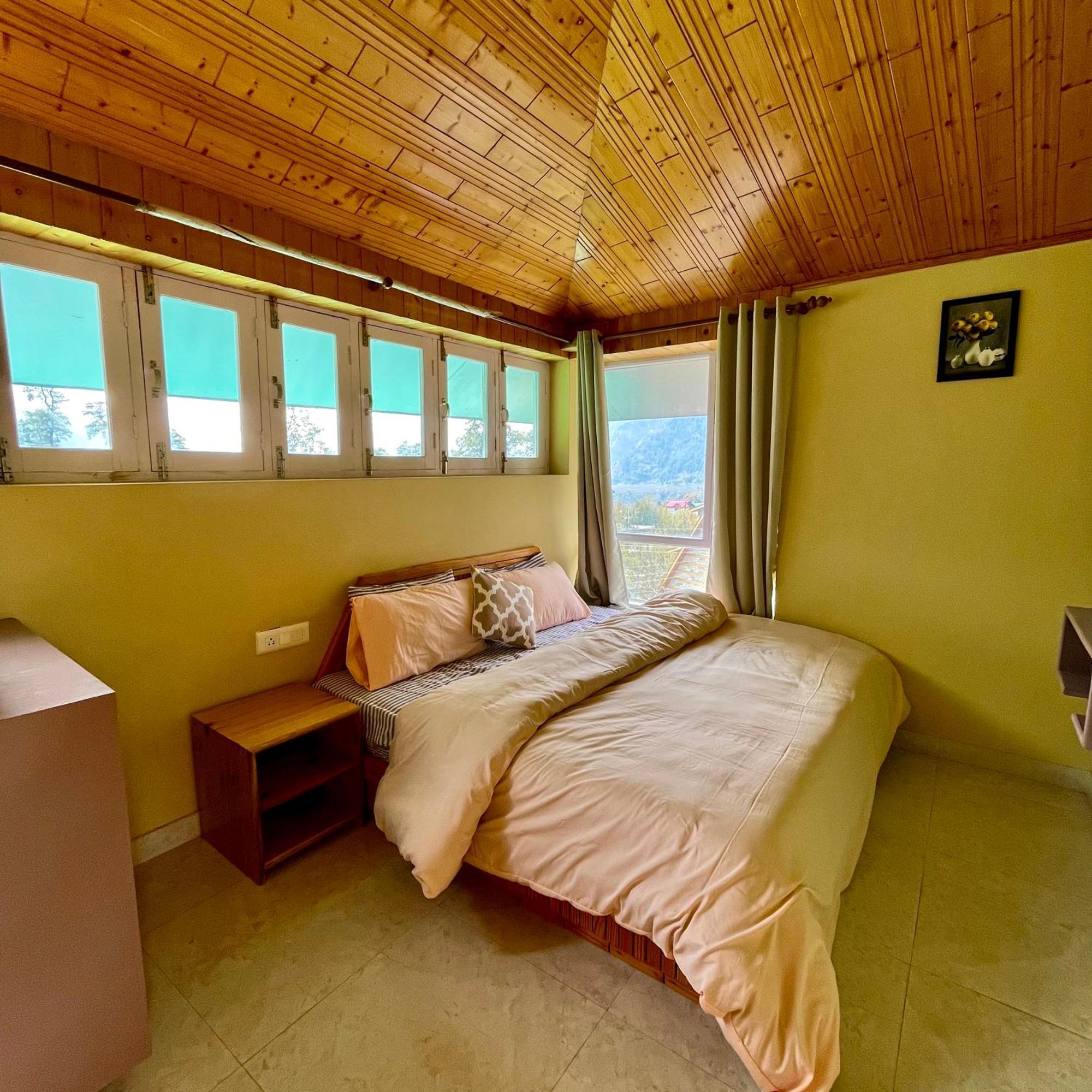 Fluestern -a Boutique Manali (Himachal Pradesh)