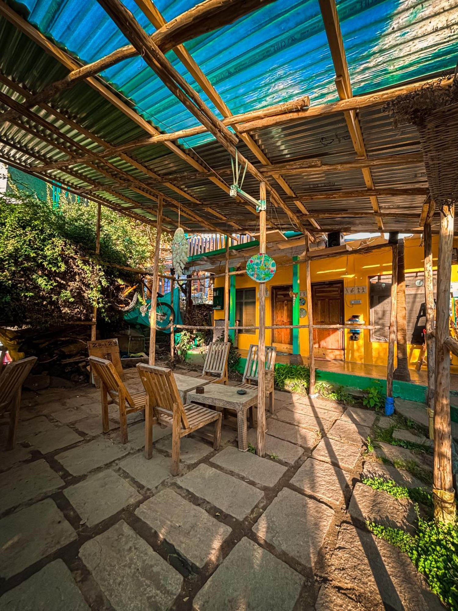 Yaarana & Cafe, Vashisht, * Manali (Himachal Pradesh)
