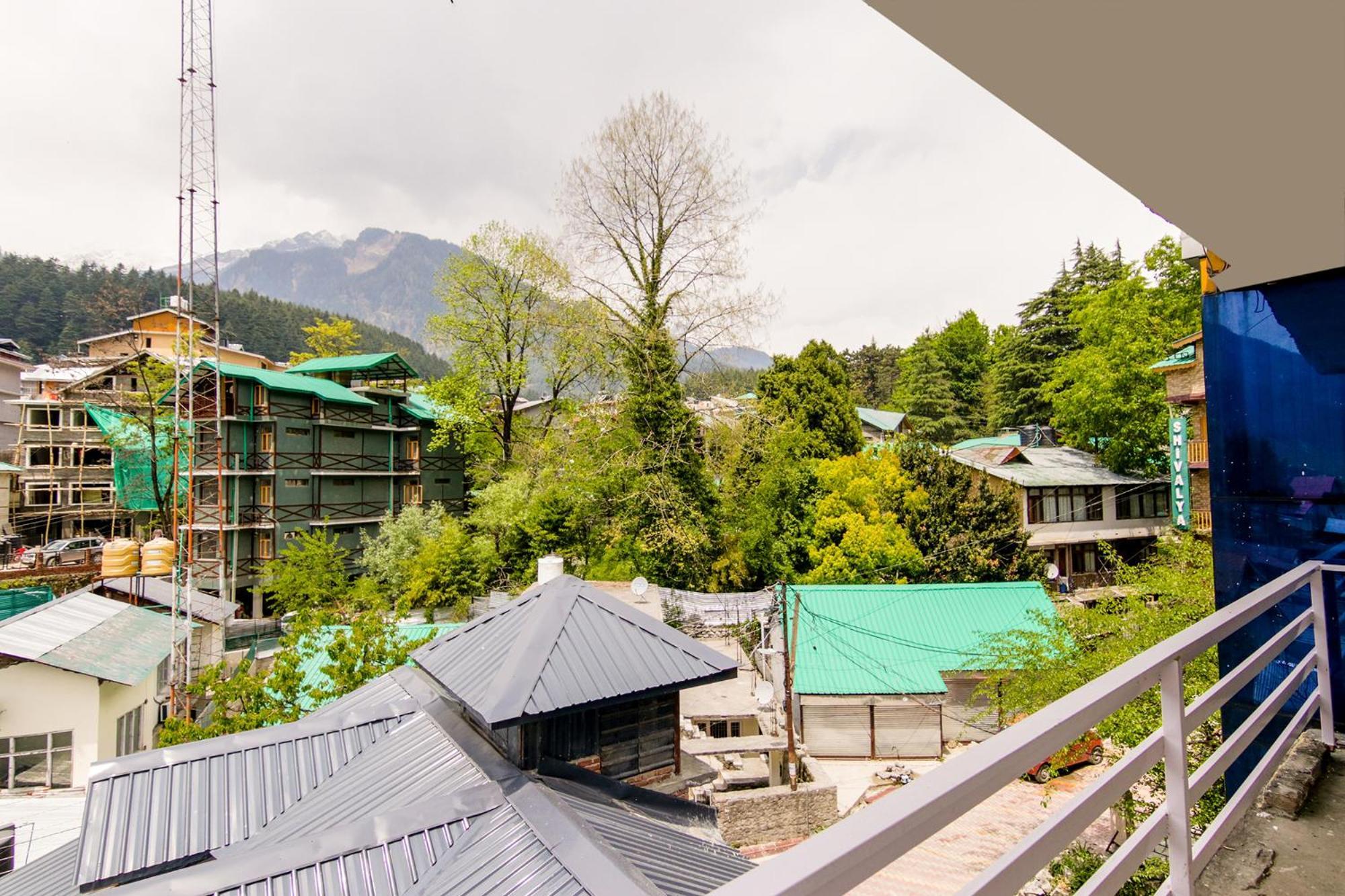 Fabhotel The Moon Manali (Himachal Pradesh)